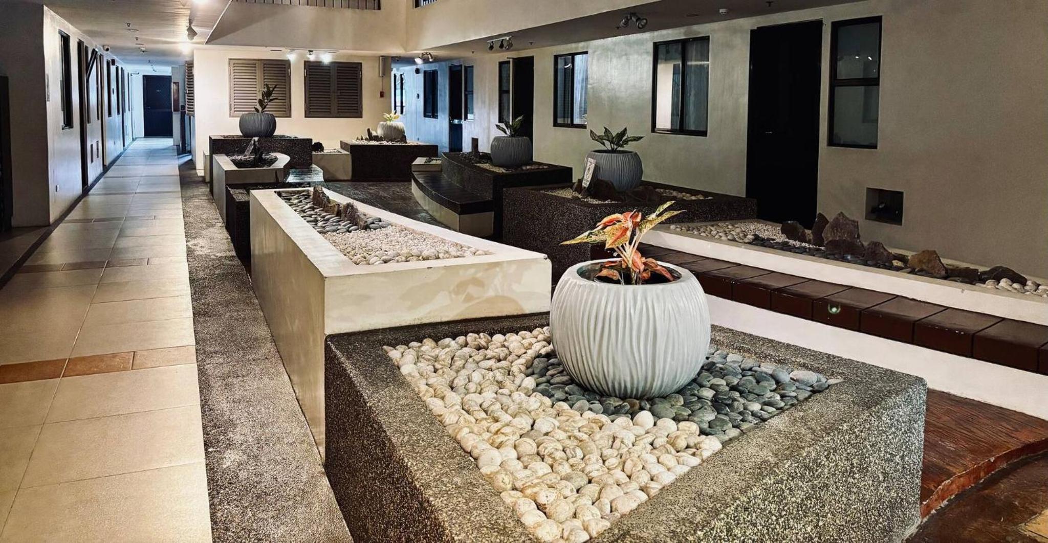 Spacious Central Davao City Getaway - Spacious Apartment with Shared Pool