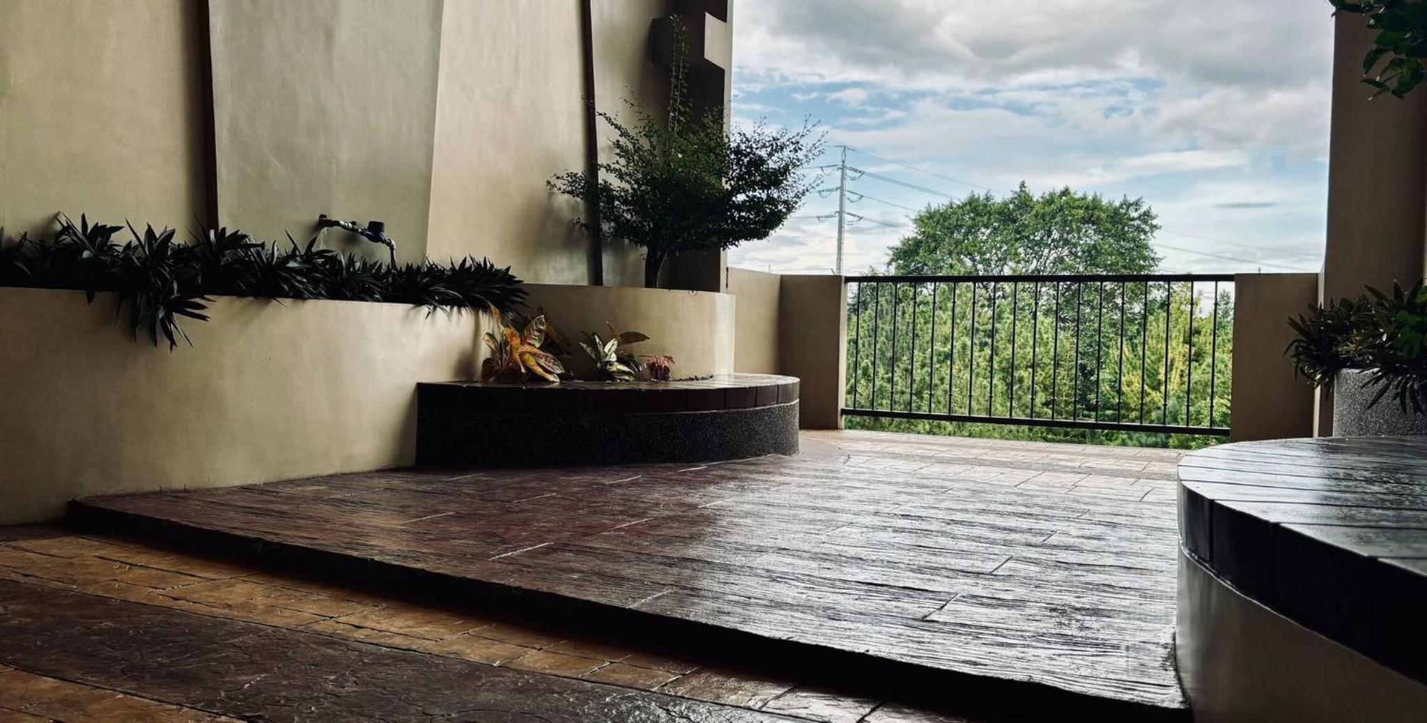 Spacious Central Davao City Getaway - Spacious Apartment with Shared Pool