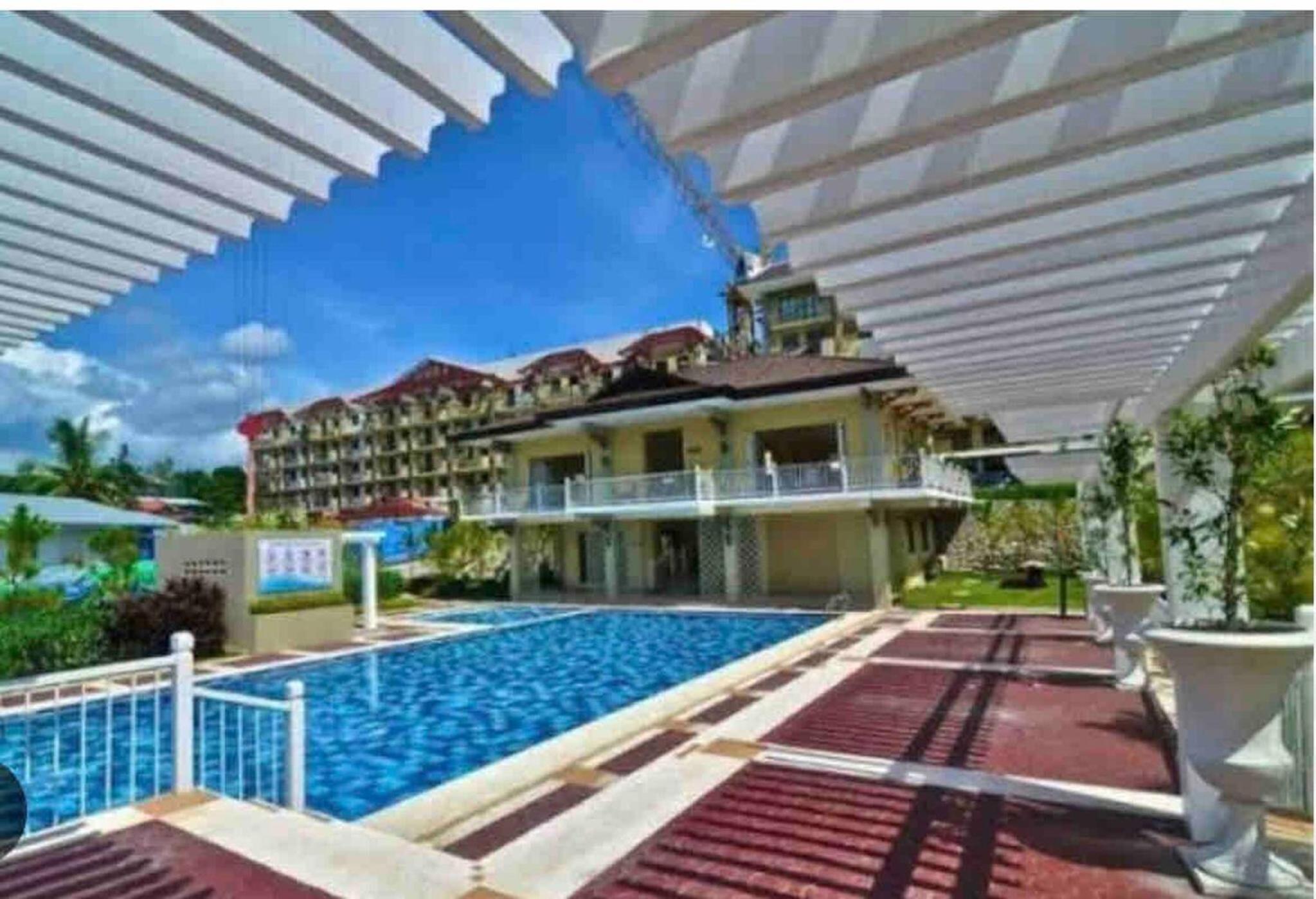 Spacious Central Davao City Getaway - Spacious Apartment with Shared Pool