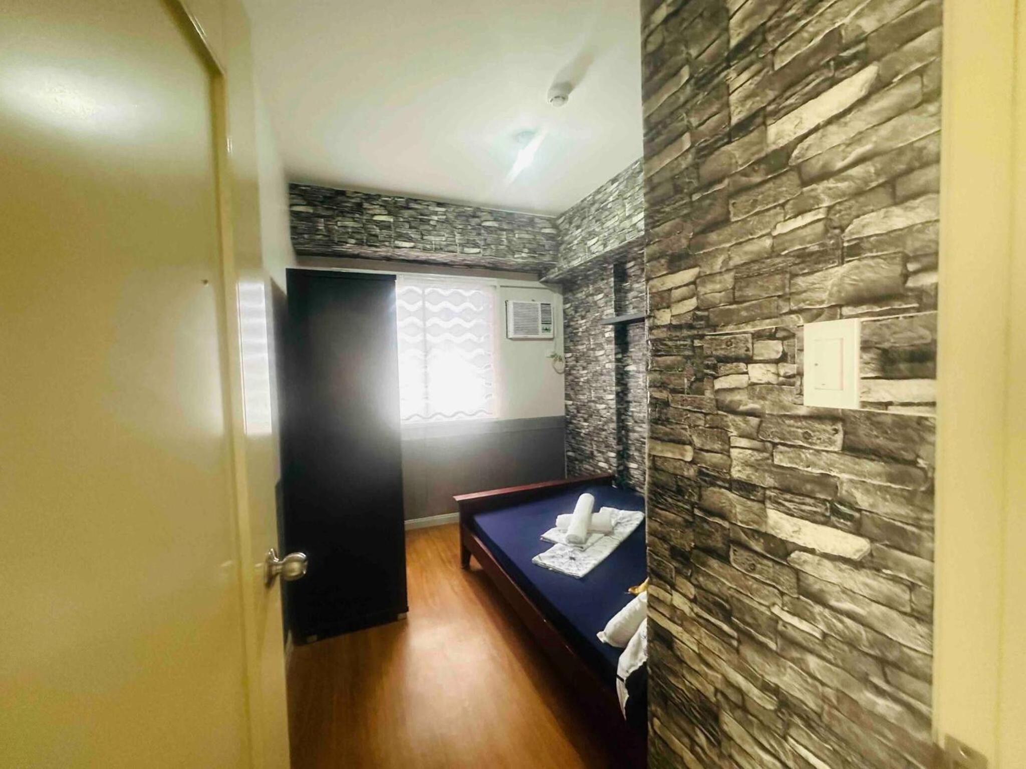 Spacious Central Davao City Getaway - Spacious Apartment with Shared Pool