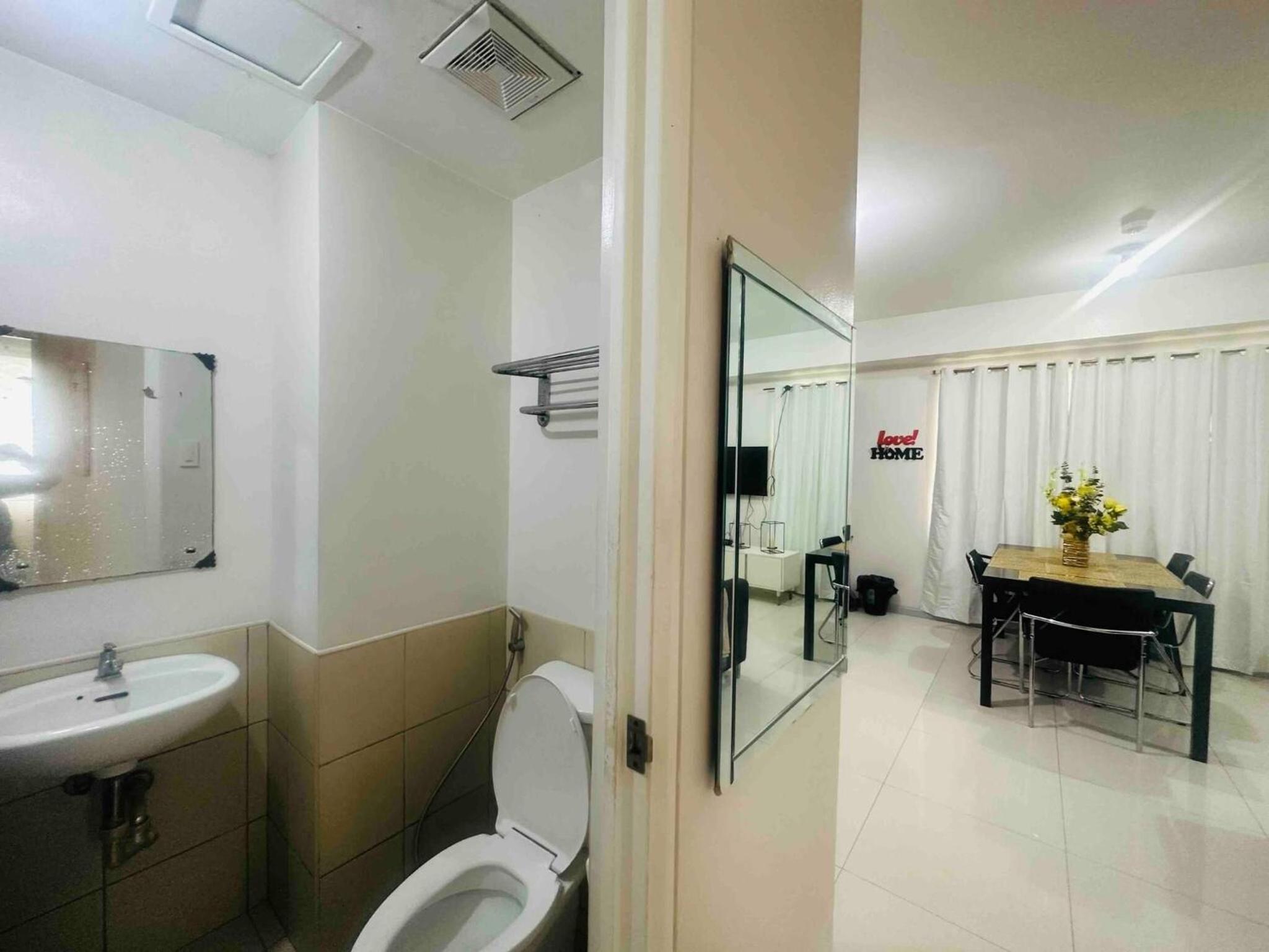 Spacious Central Davao City Getaway - Spacious Apartment with Shared Pool