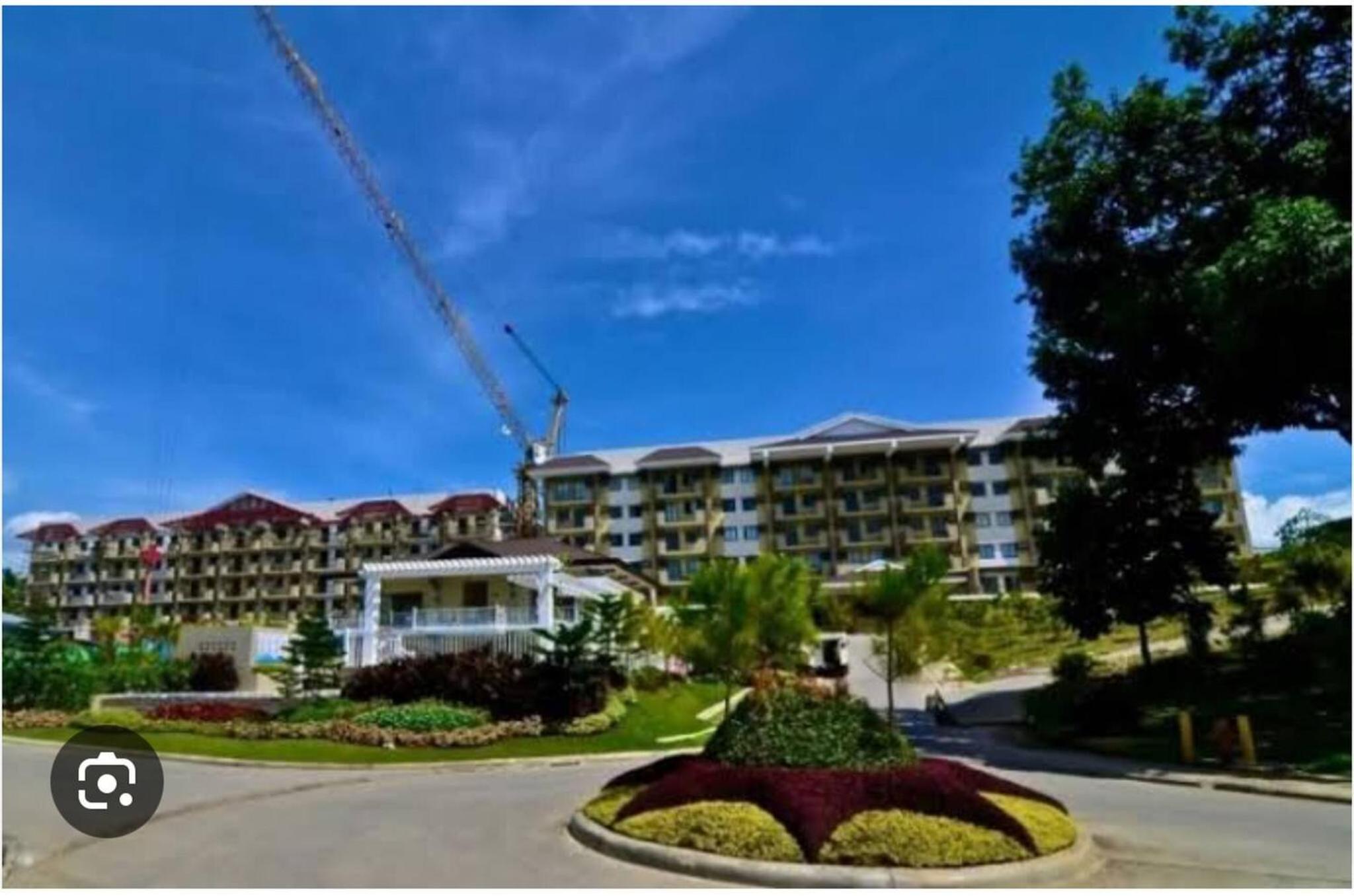 Spacious Central Davao City Getaway - Spacious Apartment with Shared Pool