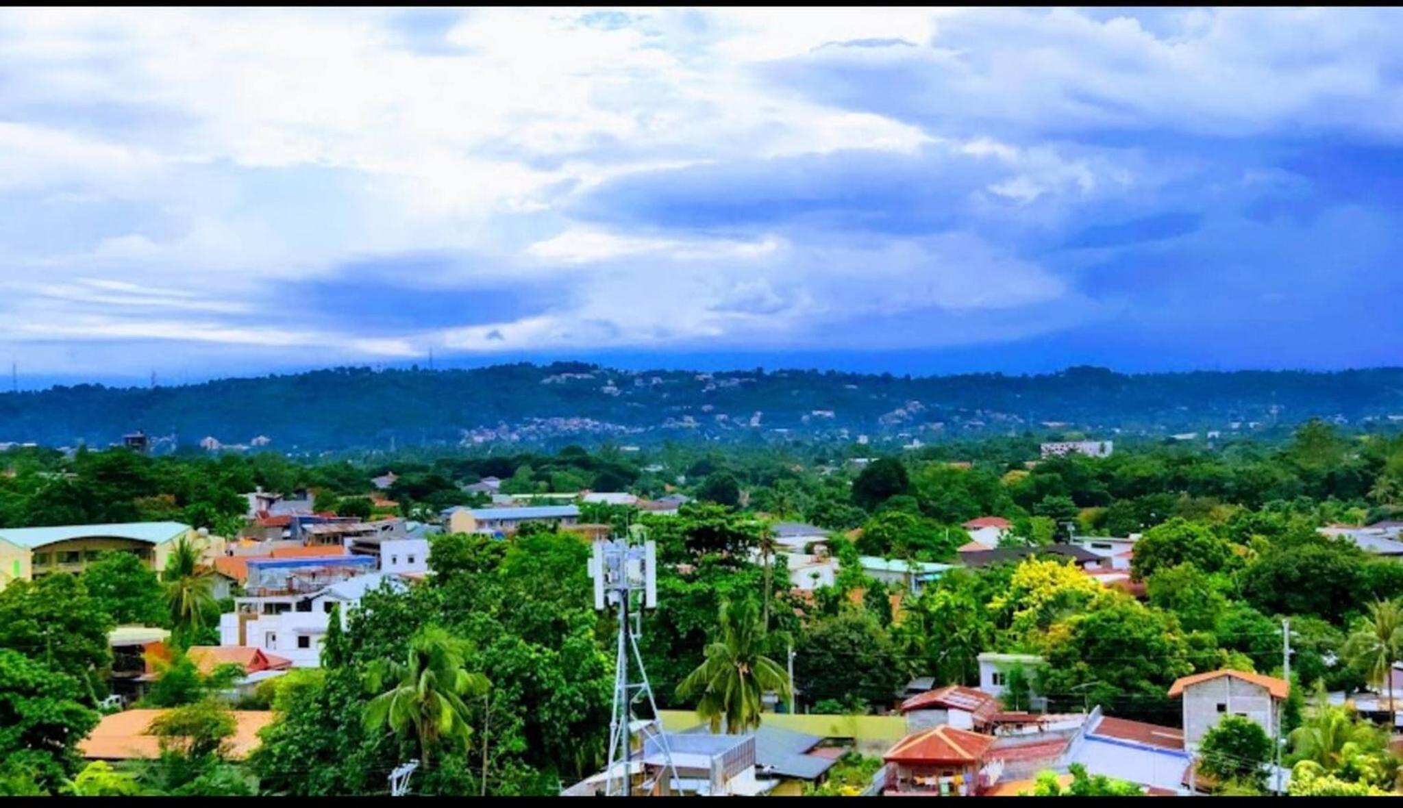 Spacious Central Davao City Getaway - Spacious Apartment with Shared Pool