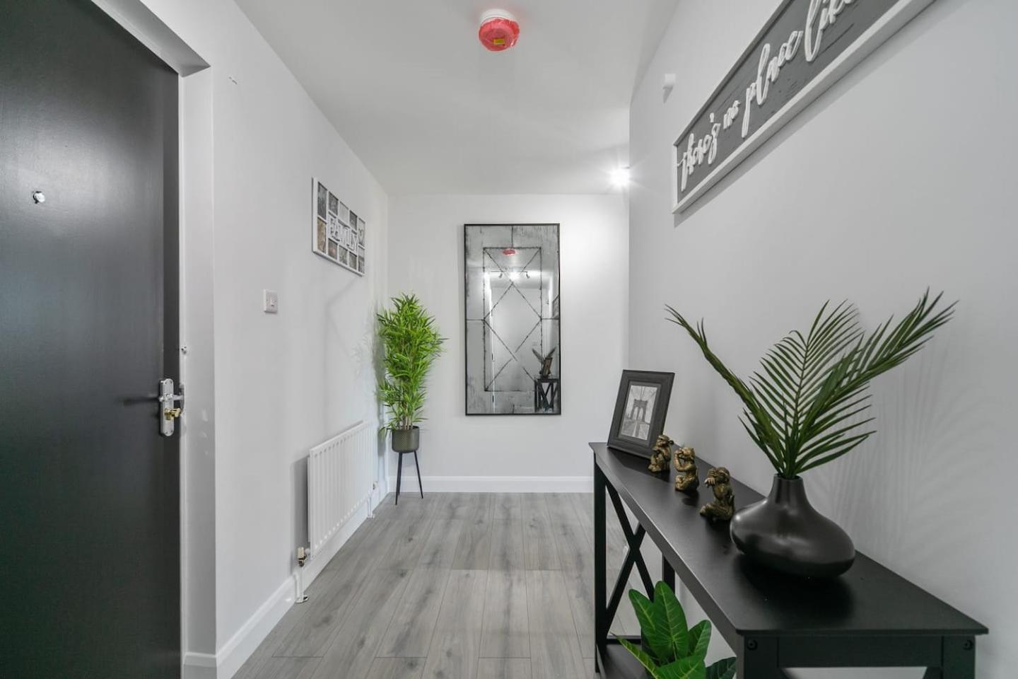 Lux 2bed apartment city center Free parking