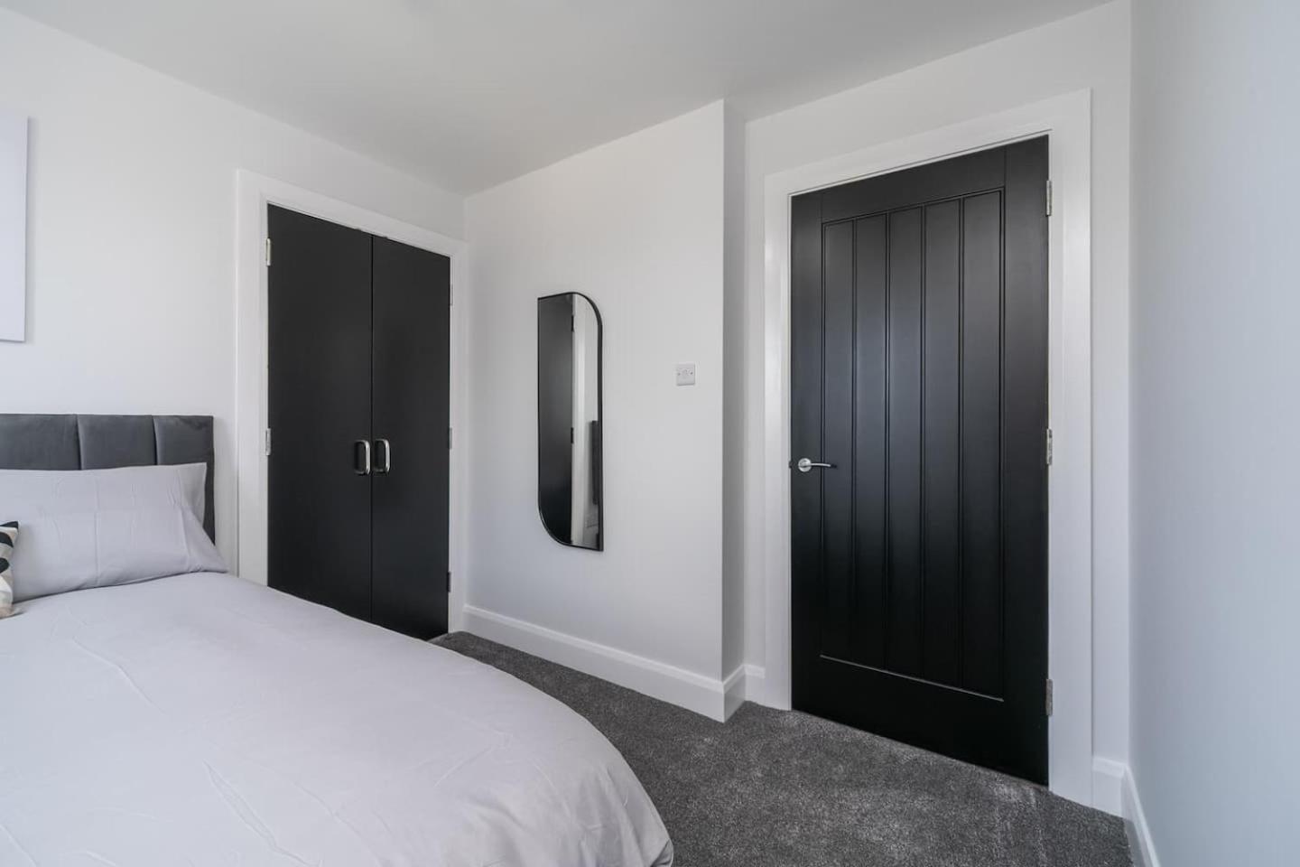 Lux 2bed apartment city center Free parking