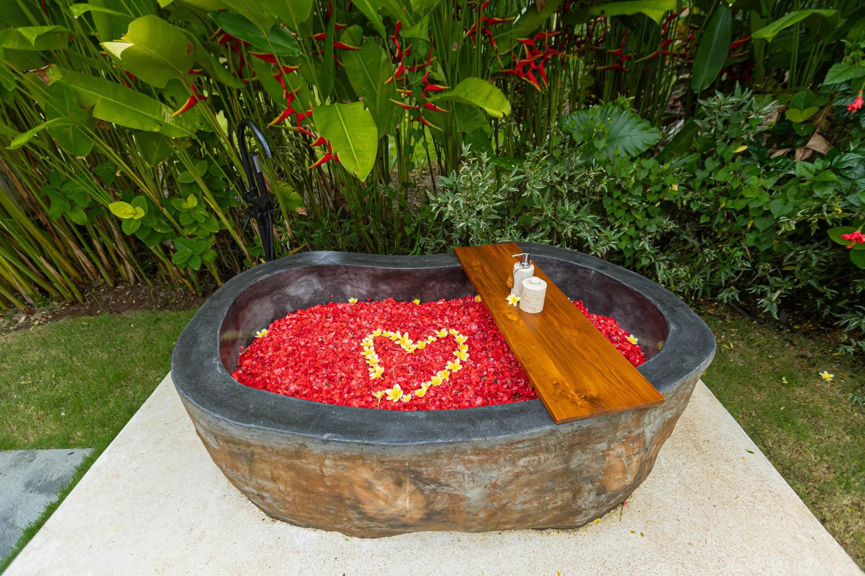 Ayvrtha Boutique Nature Resort, 5 minutes drive to Padang-Padang Beach