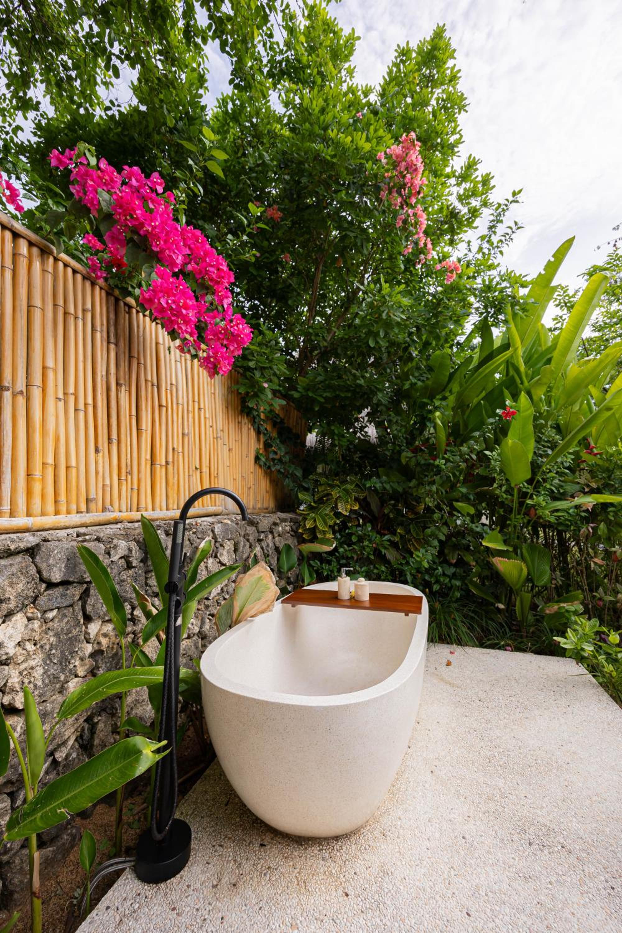Ayvrtha Boutique Nature Resort, 5 minutes drive to Padang-Padang Beach
