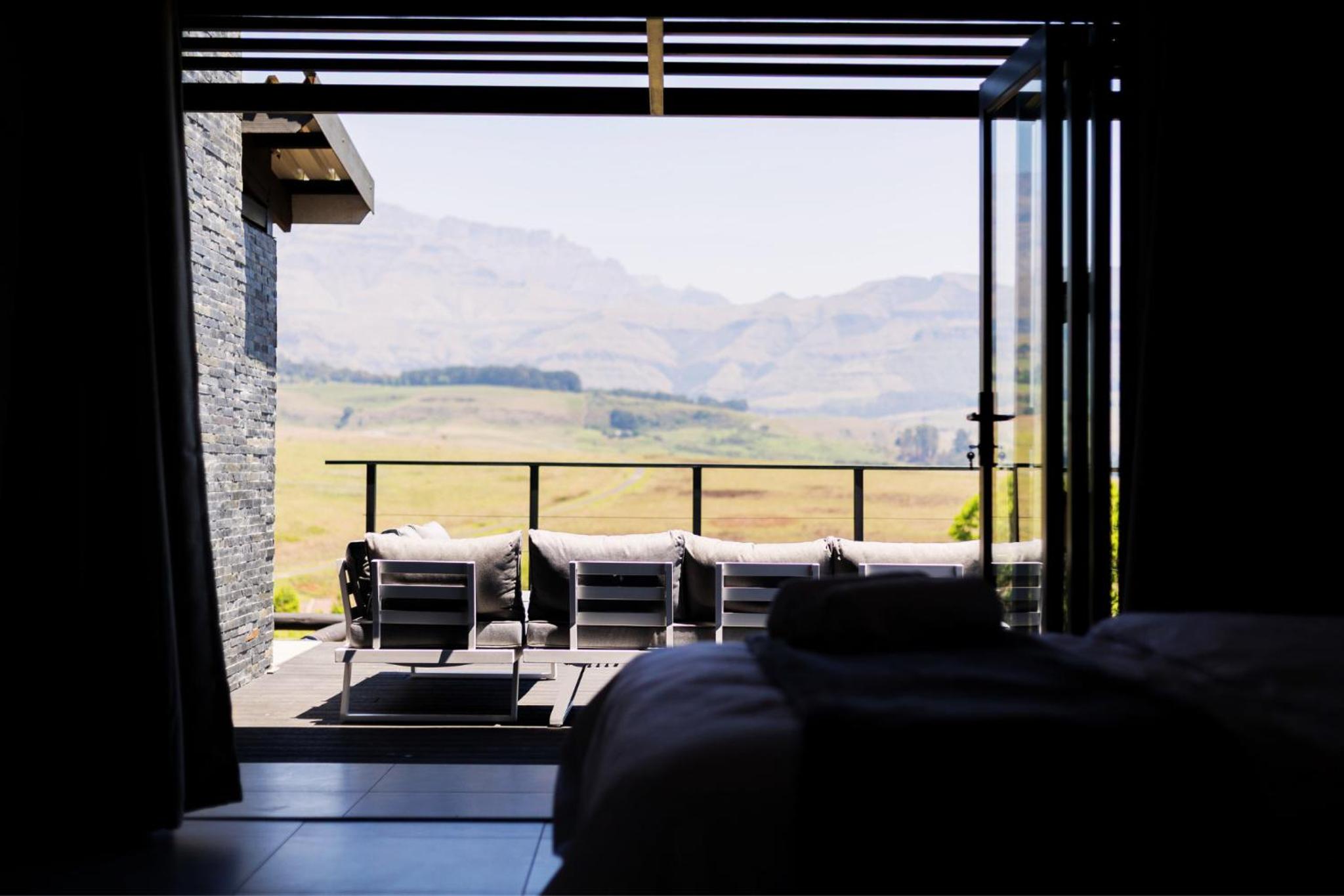 Luxury 4BR Drakensberg Home Private Pool and Braai