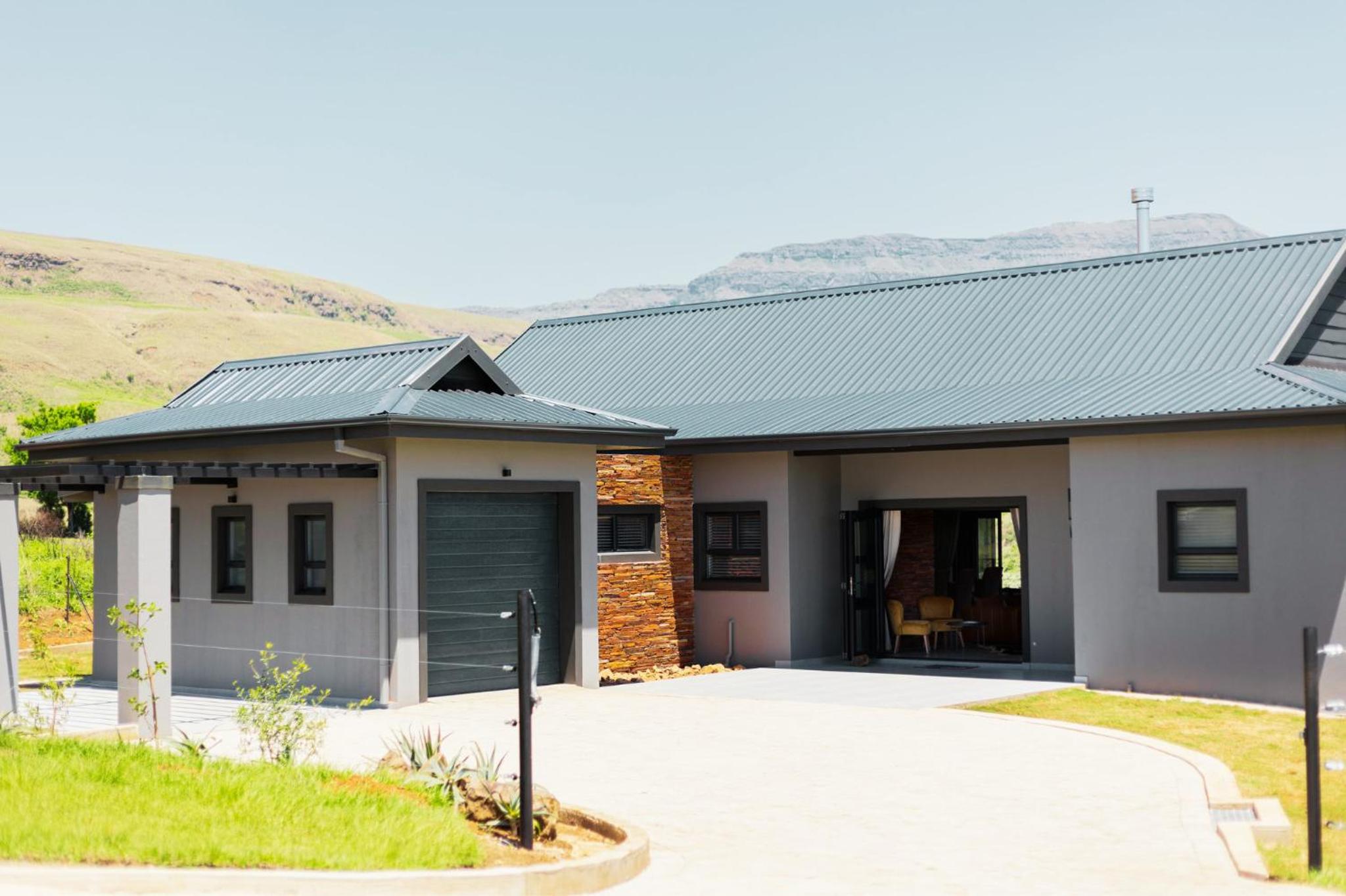 Luxury 4BR Drakensberg Home Private Pool and Braai