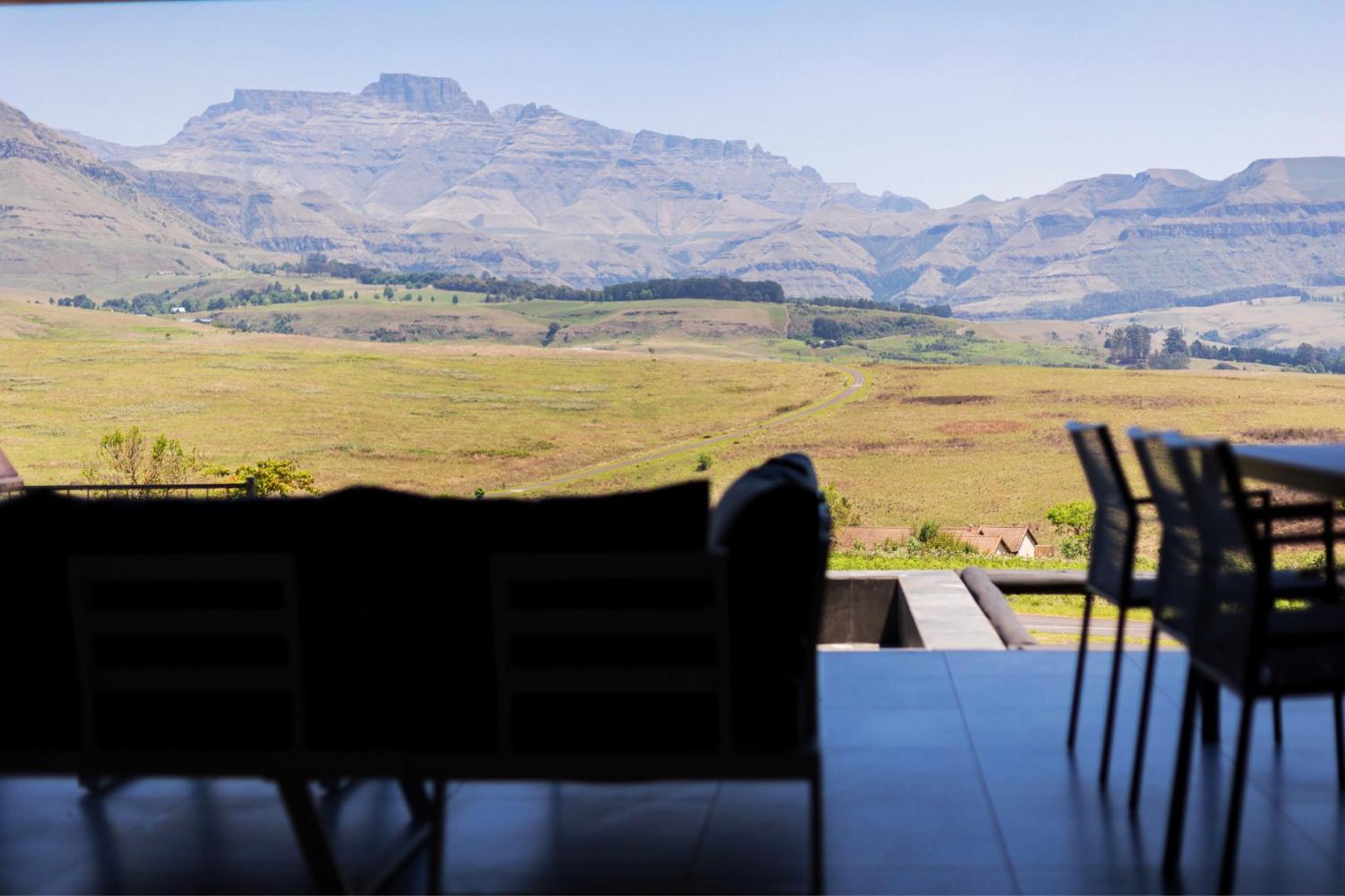 Luxury 4BR Drakensberg Home Private Pool and Braai
