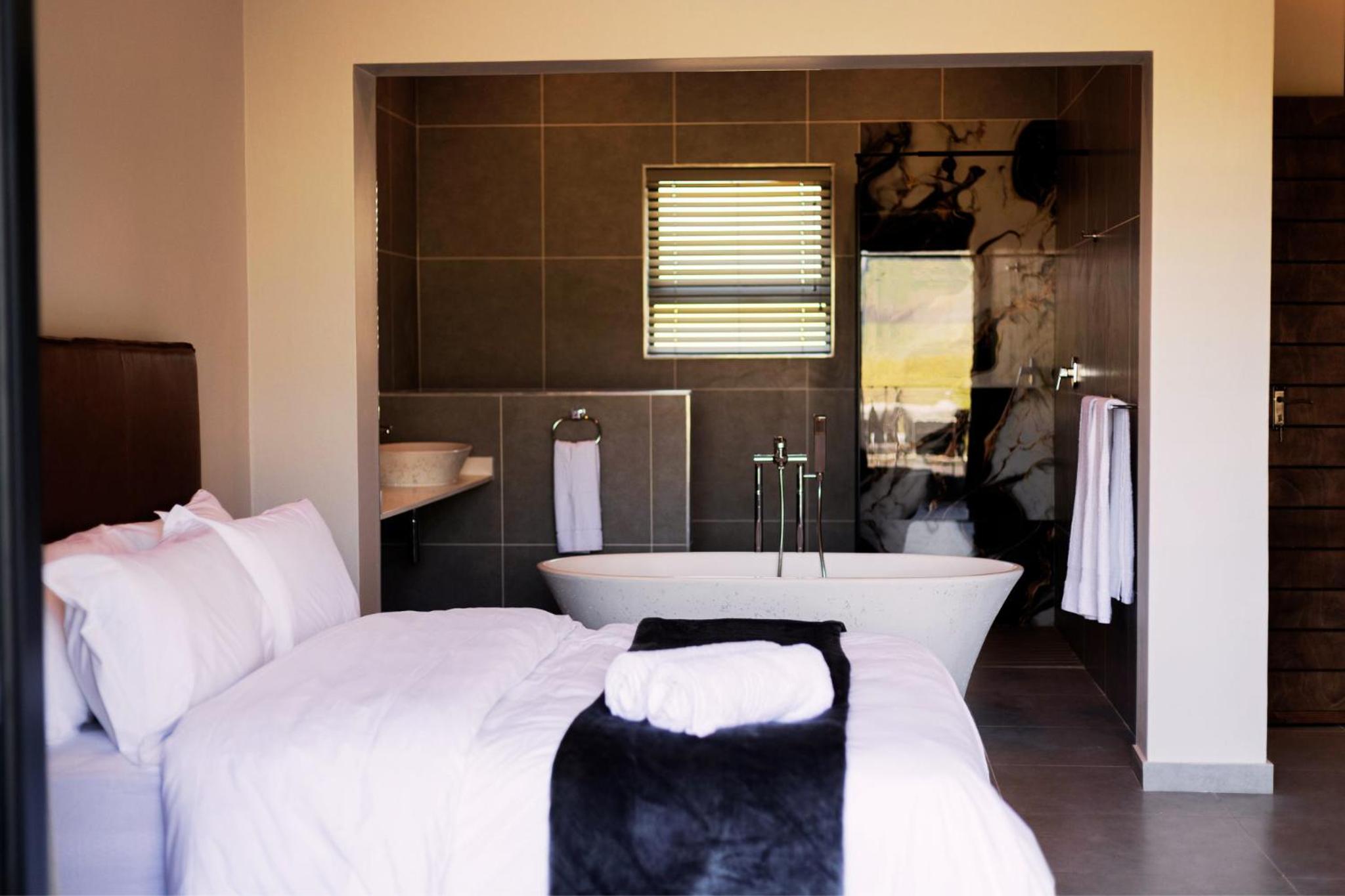 Luxury 4BR Drakensberg Home Private Pool and Braai
