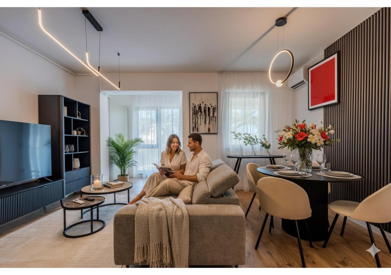 The Minimalist Retreat by Blvd 44B8 - Contemporary, Comfortable Stay
