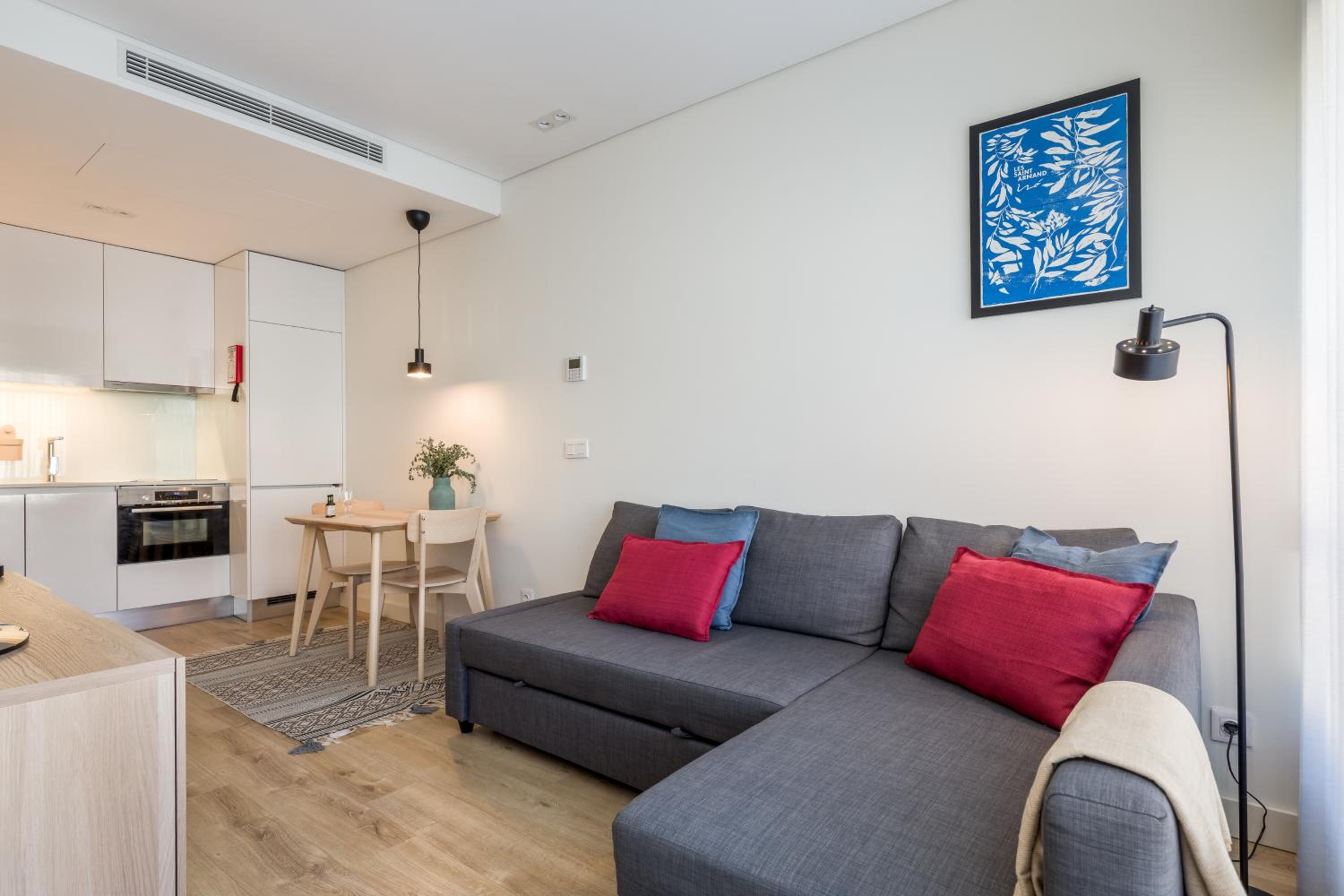 Antas Park with pool and gym - to work & leisure