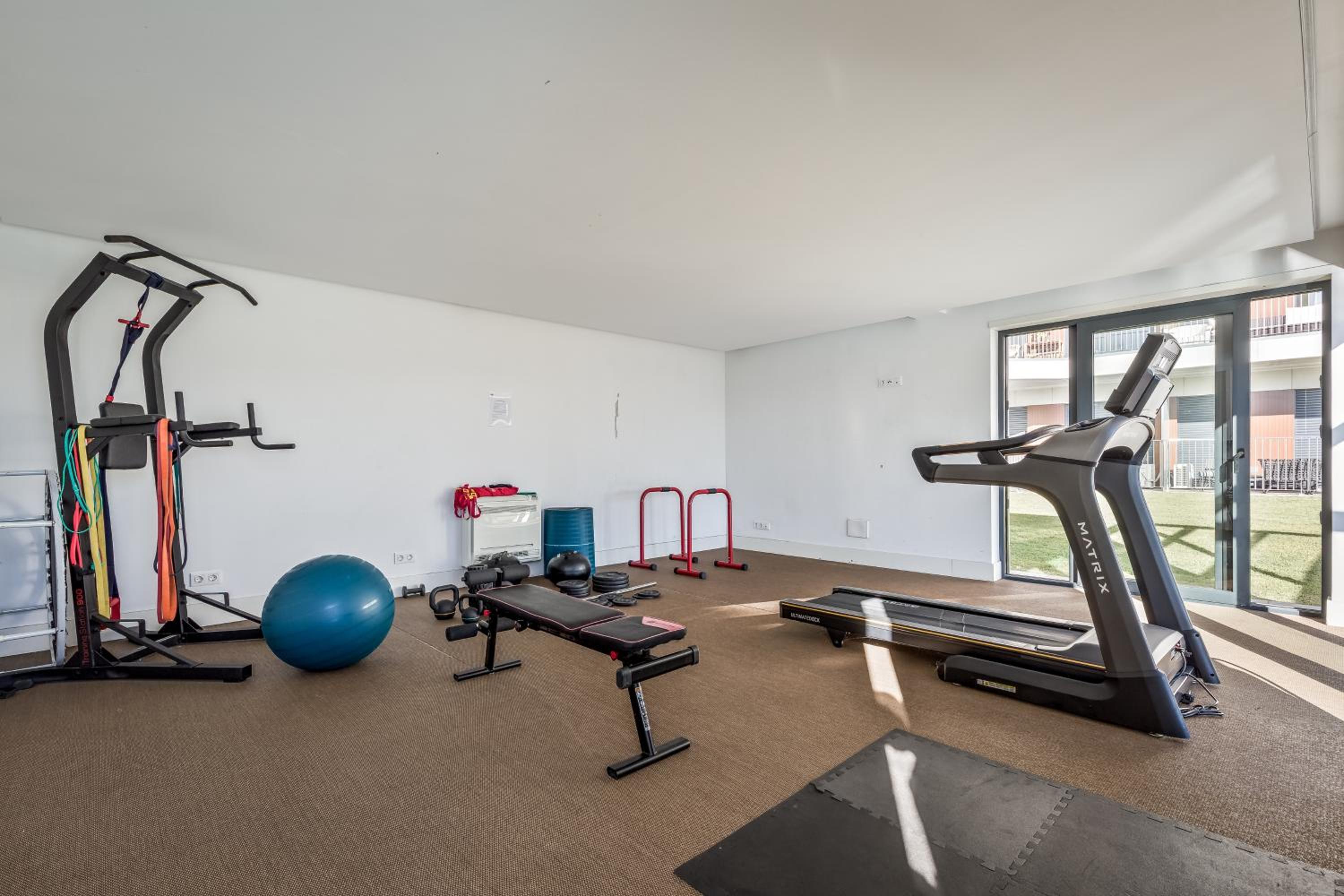 Antas Park with pool and gym - to work & leisure