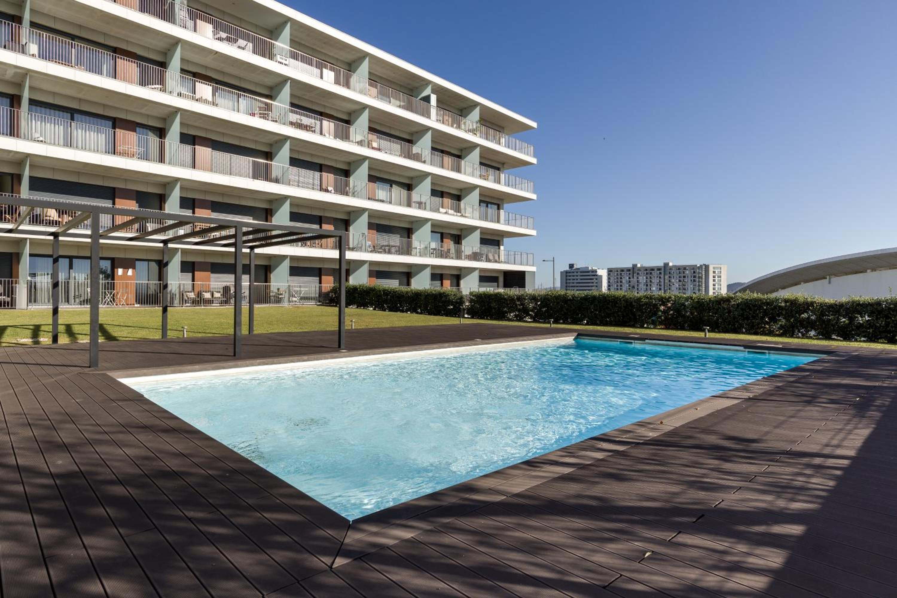 Antas Park with pool and gym - to work & leisure
