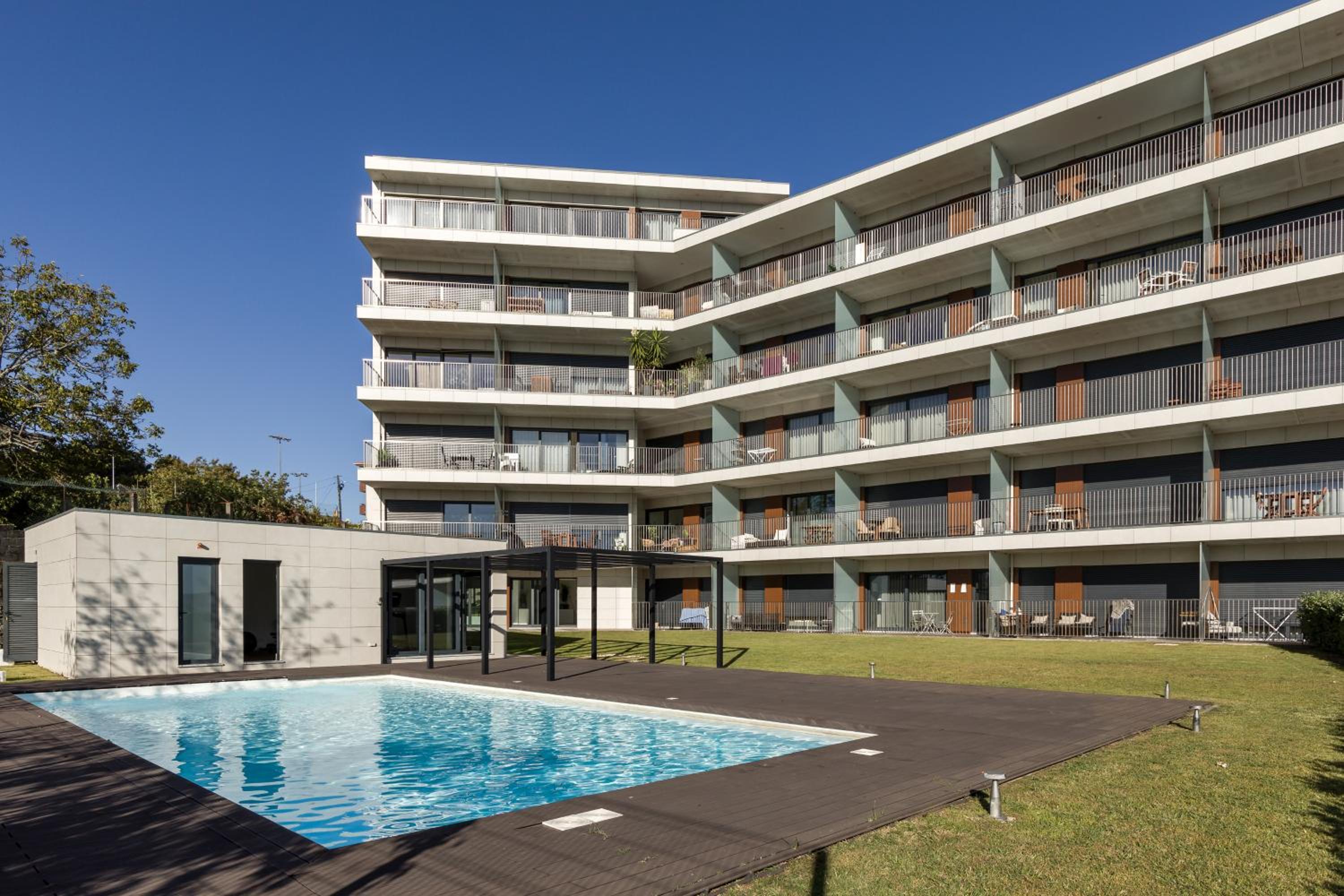 Antas Park with pool and gym - to work & leisure