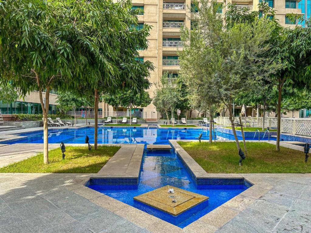 Simply Comfort Vacation Homes Rental Chic Downtown Studio Few Steps to Burj Khalifa