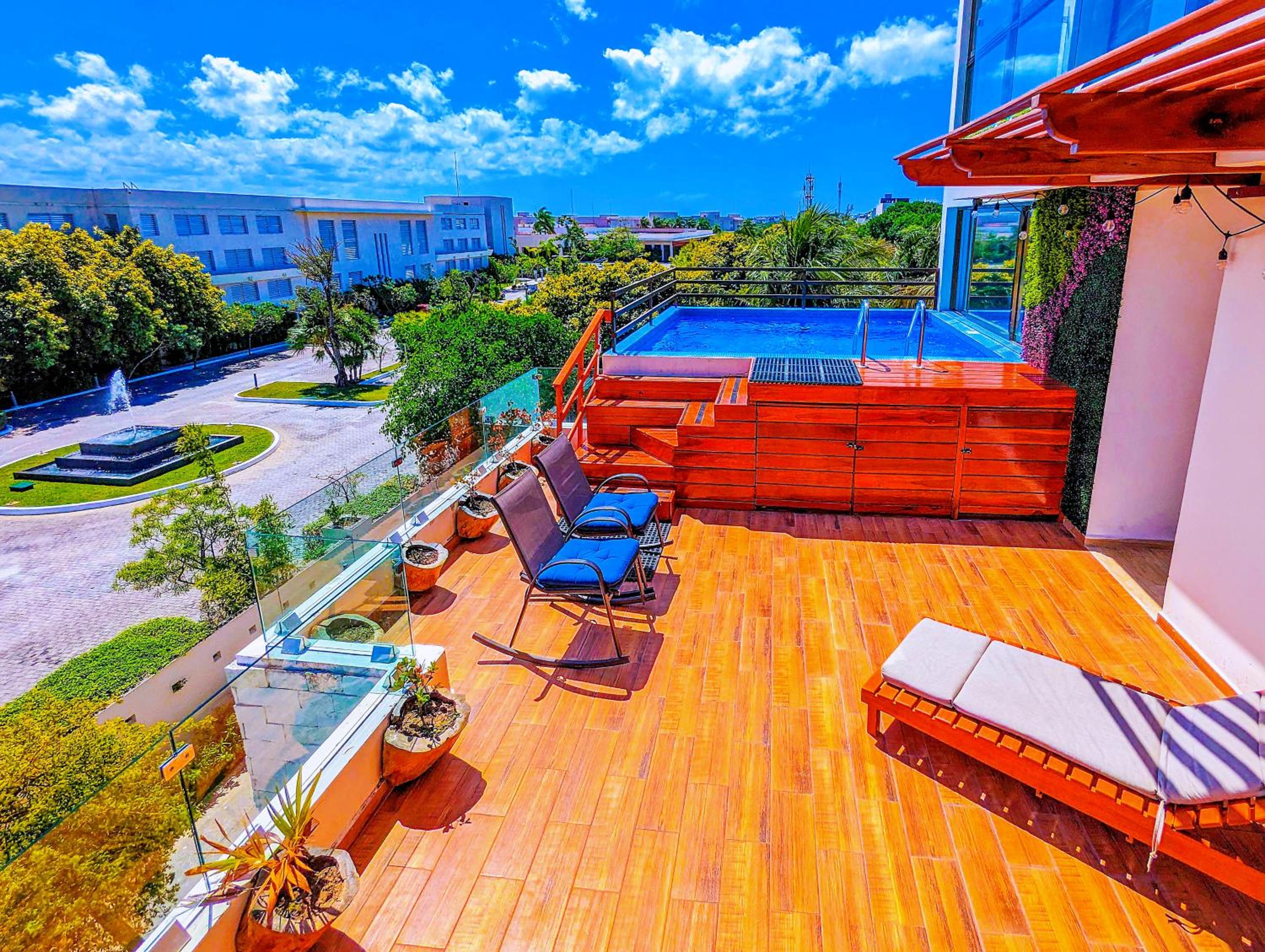Romantic Escape 1 Bedroom 500m from Beach King Bed Pool Gym Fast WiFi 204