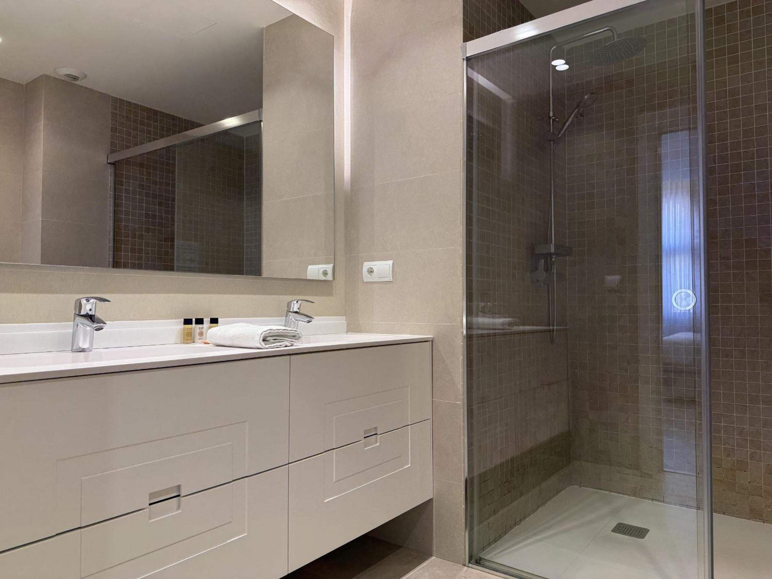 Souviron de Torres by Caleta Homes