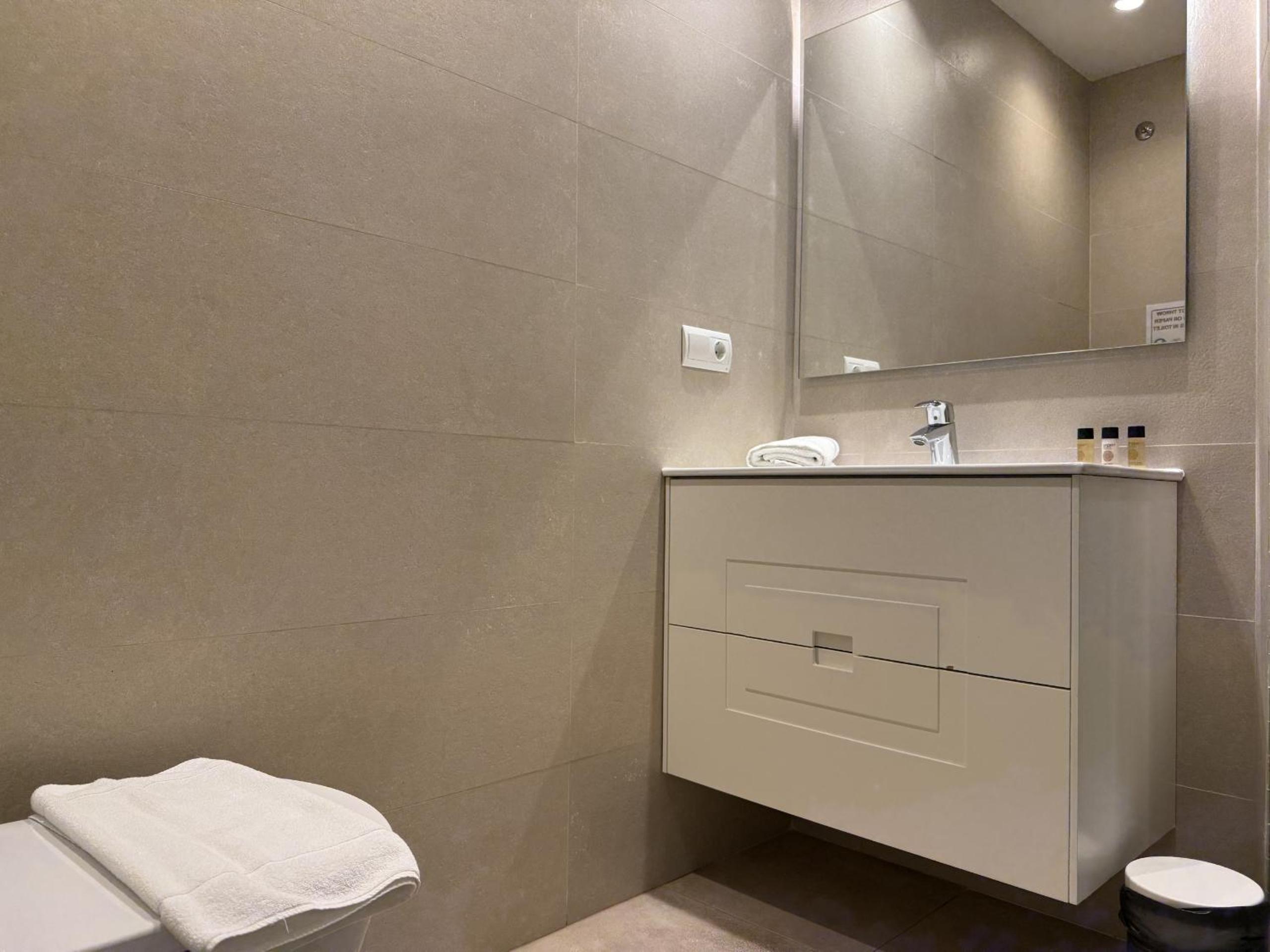 Souviron de Torres by Caleta Homes