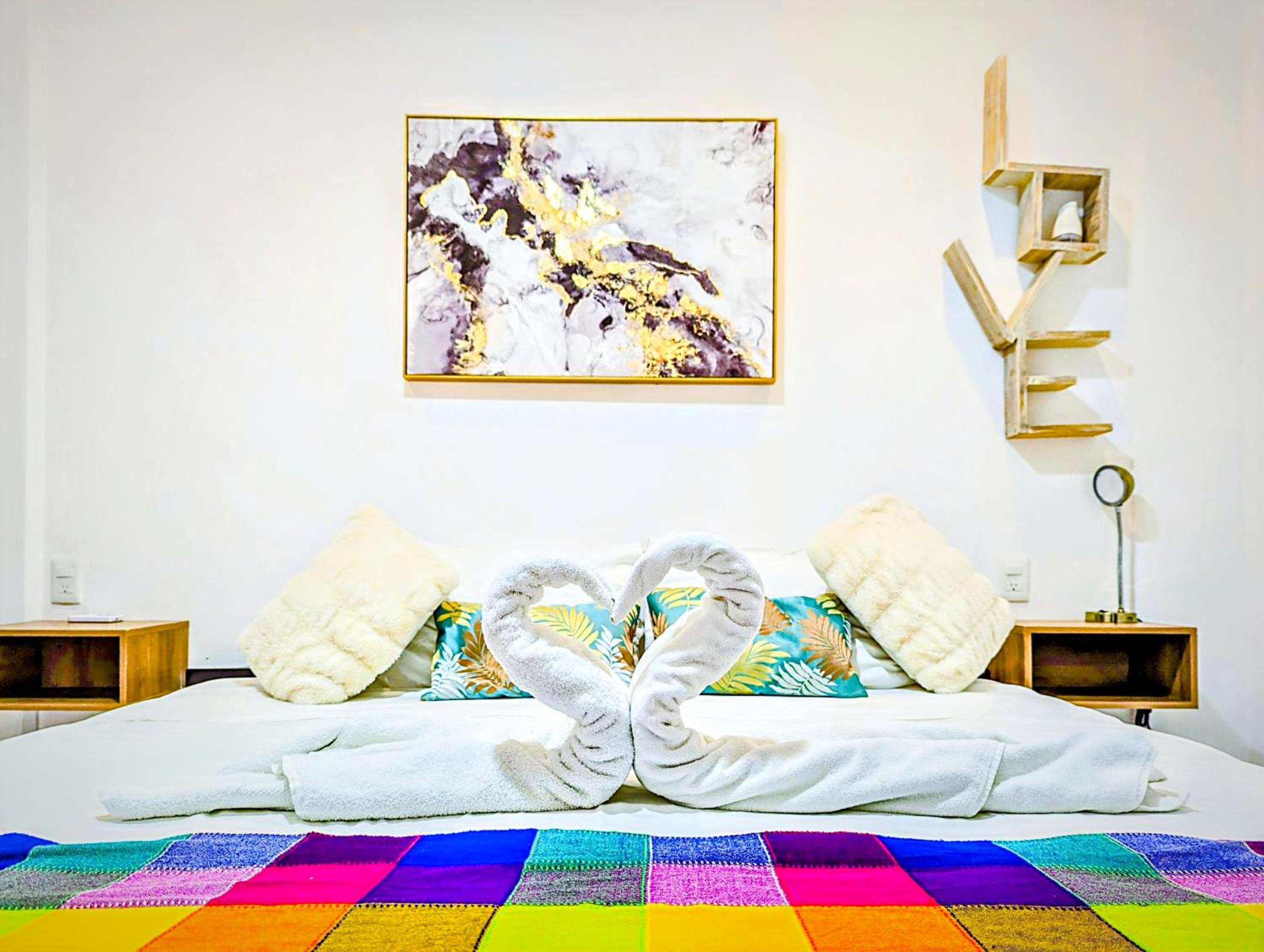 Remote Work in Cozy & Peaceful Suite Steps to Beach & 5th Ave Patio Fast WiFi AC UVA14