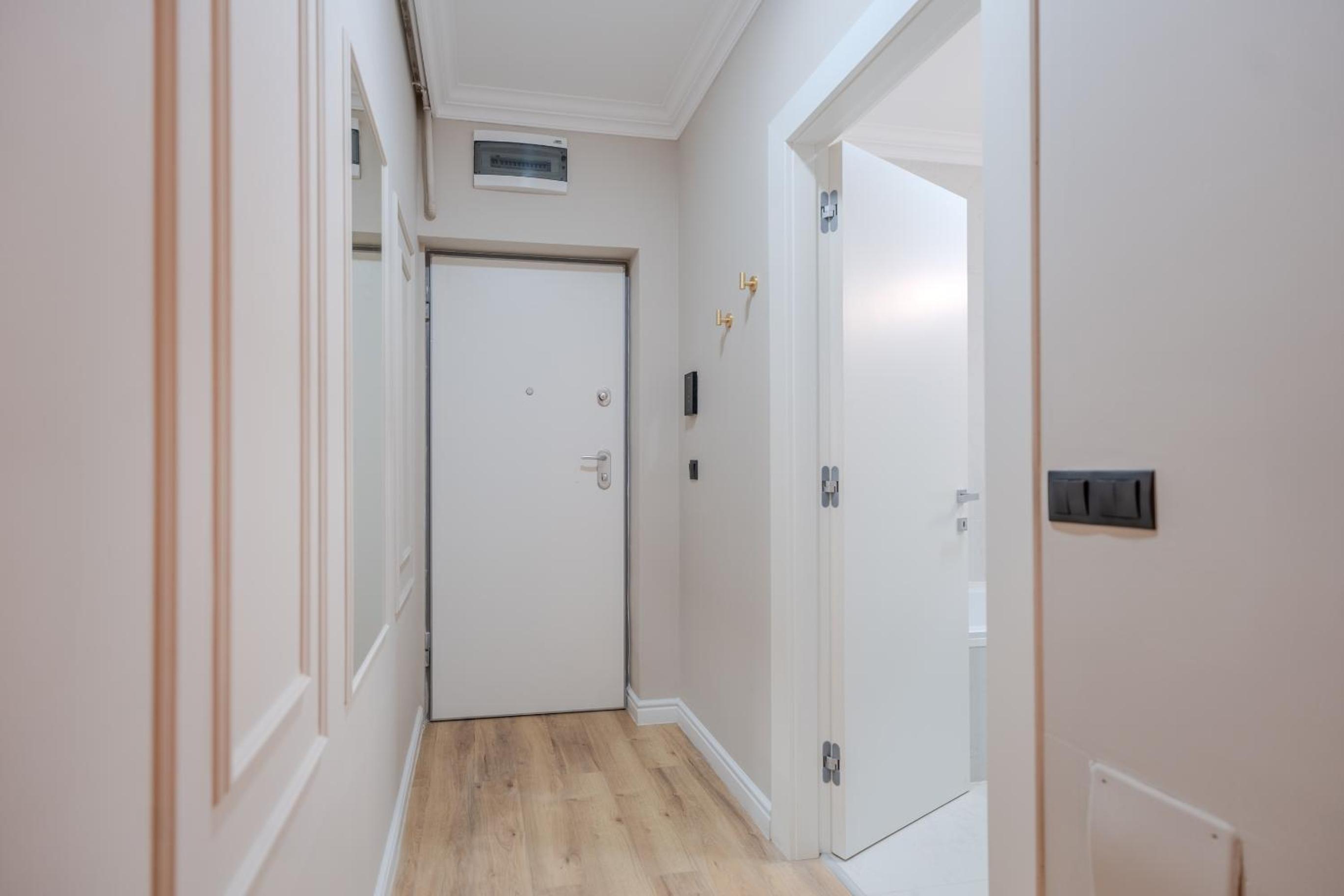 Urban Jungle Apartment by Blvd 44B1 - Free Parking