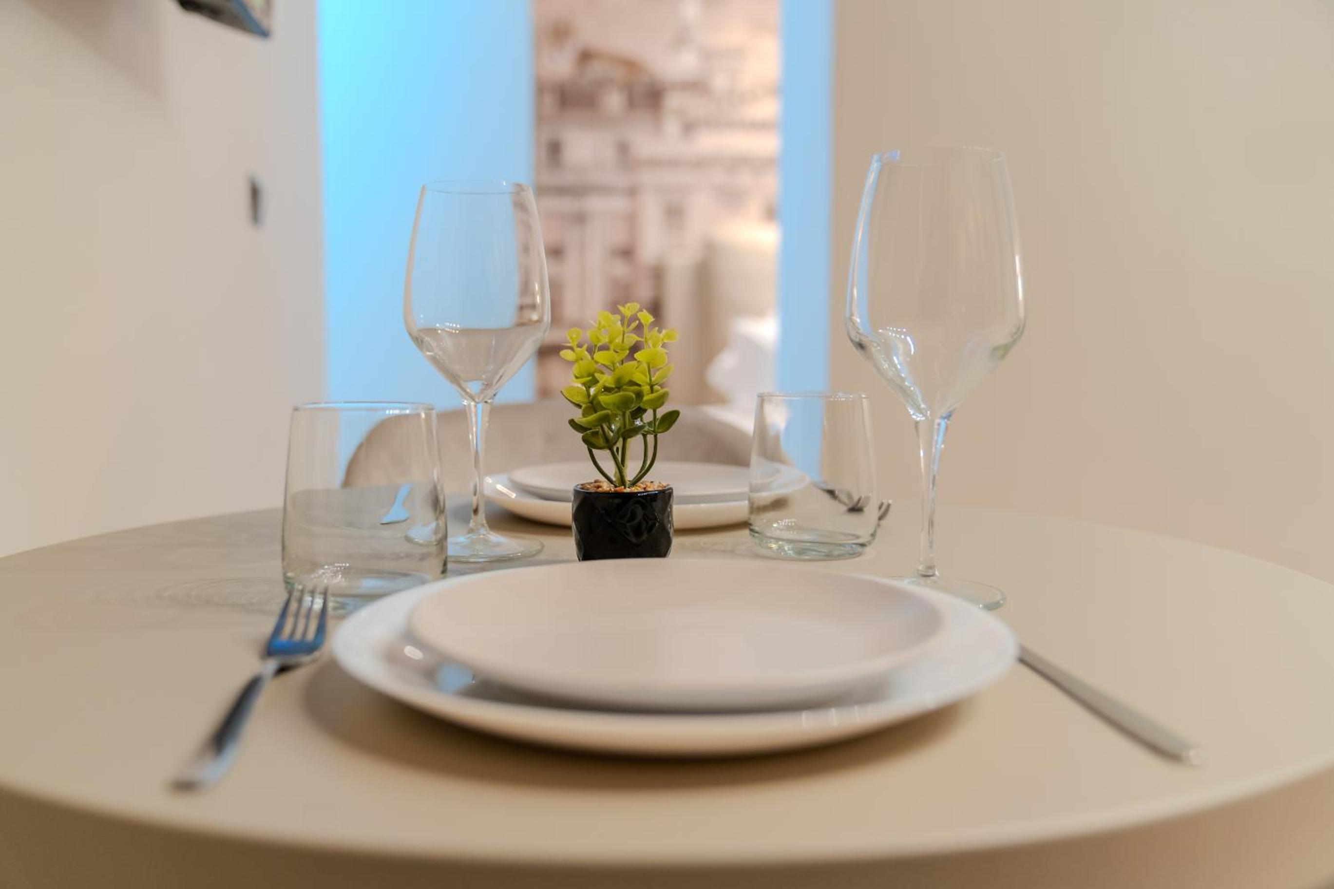 Urban Jungle Apartment by Blvd 44B1 - Free Parking
