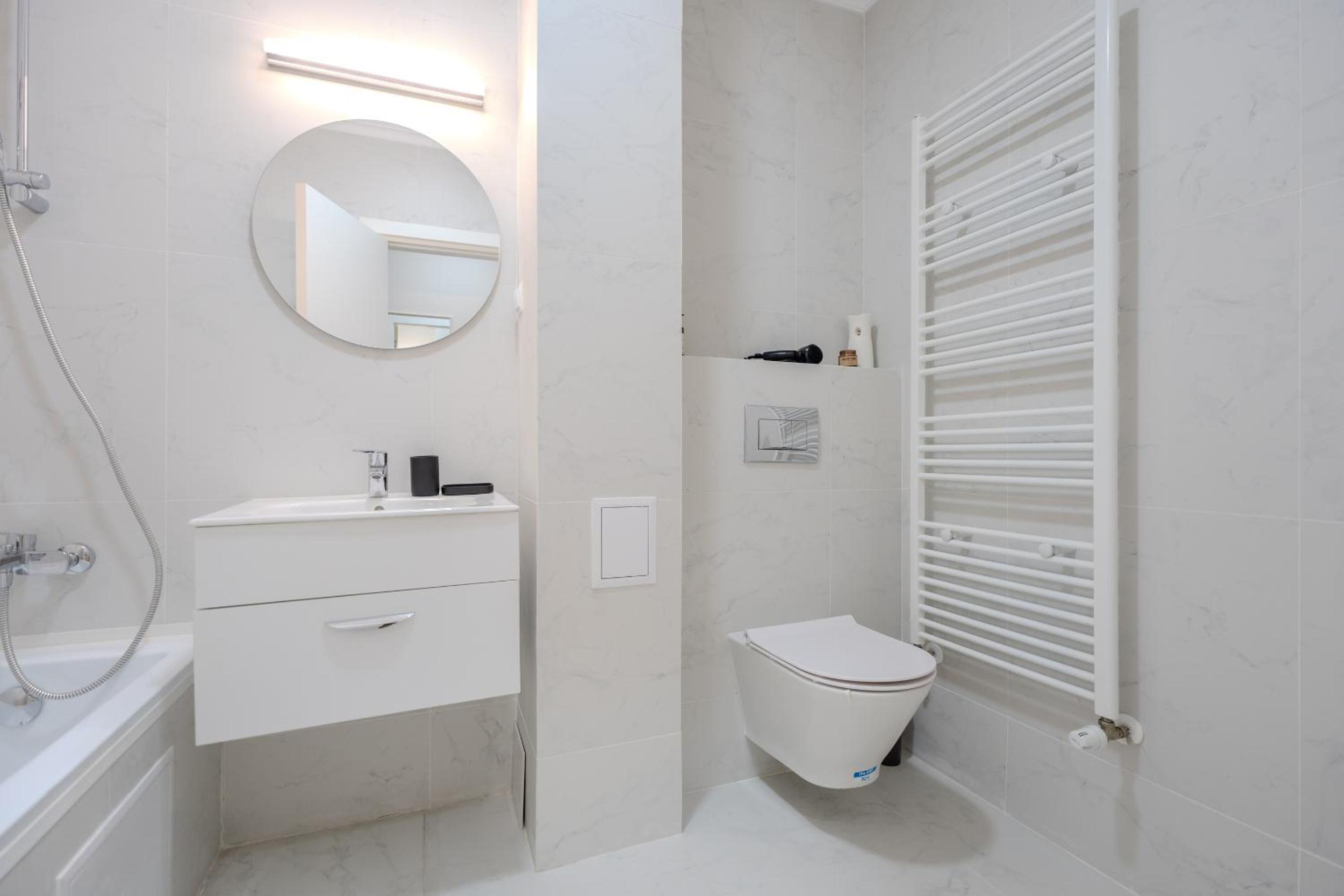 Urban Jungle Apartment by Blvd 44B1 - Free Parking