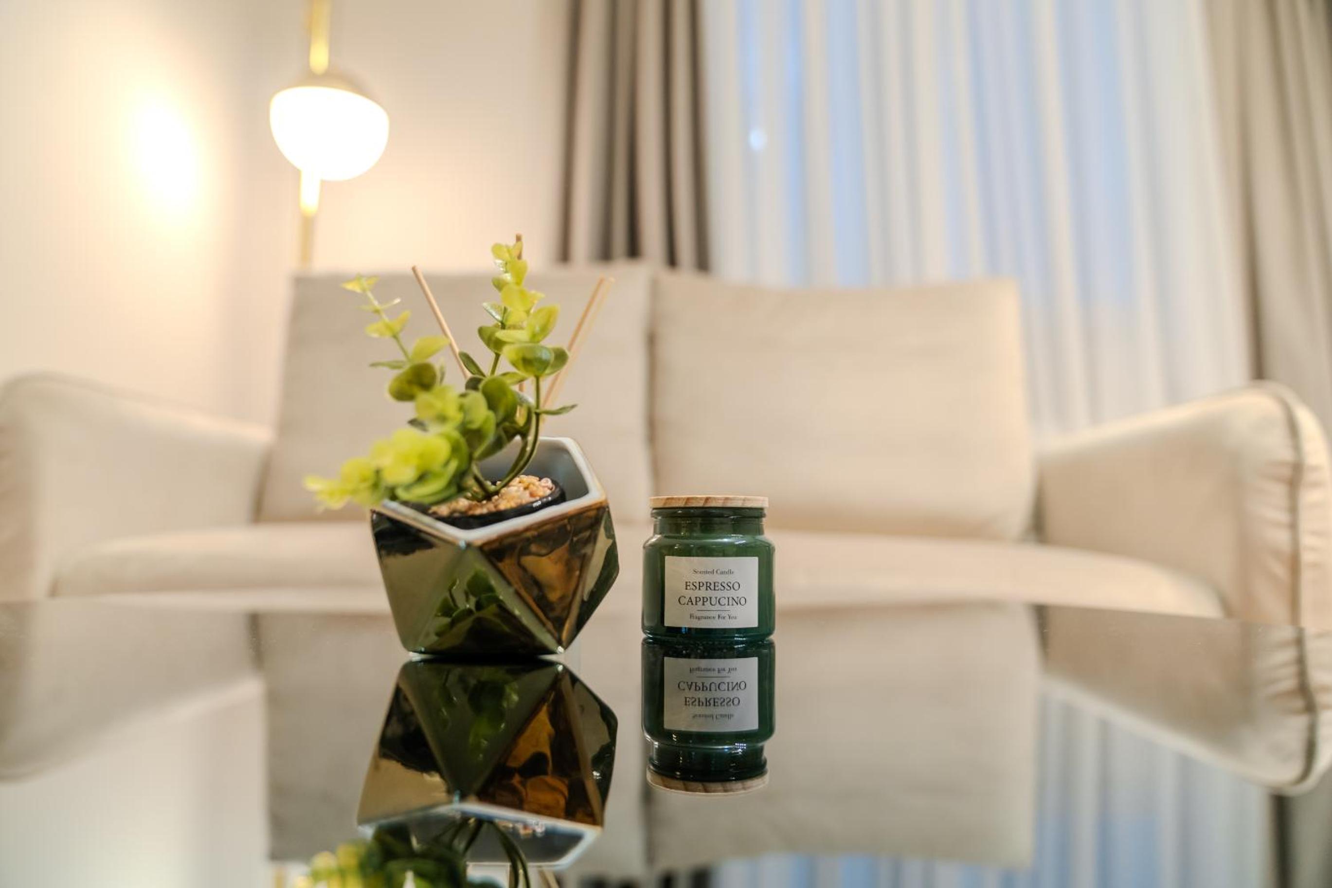 Urban Jungle Apartment by Blvd 44B1 - Free Parking