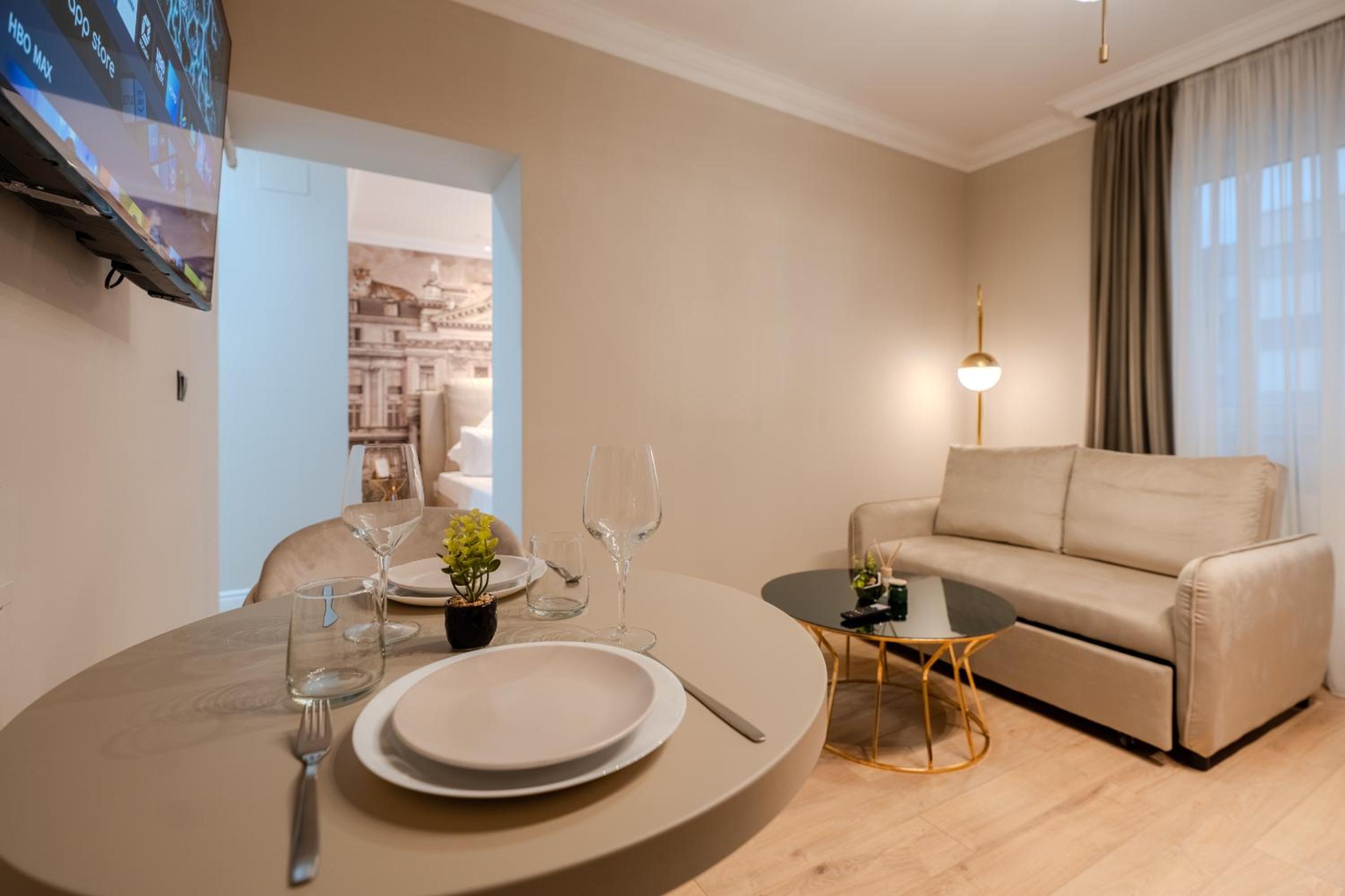 Urban Jungle Apartment by Blvd 44B1 - Free Parking