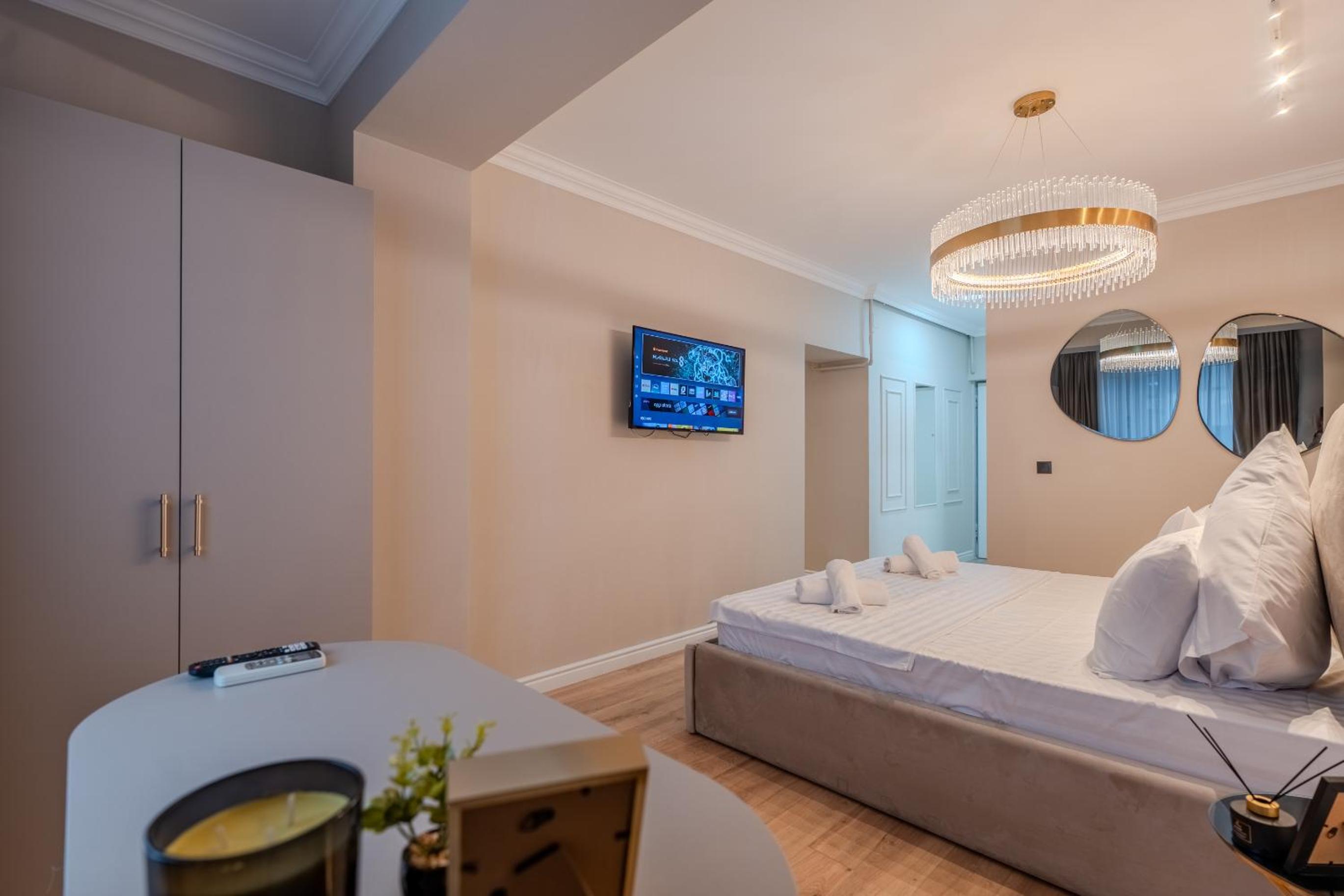 Urban Jungle Apartment by Blvd 44B1 - Free Parking