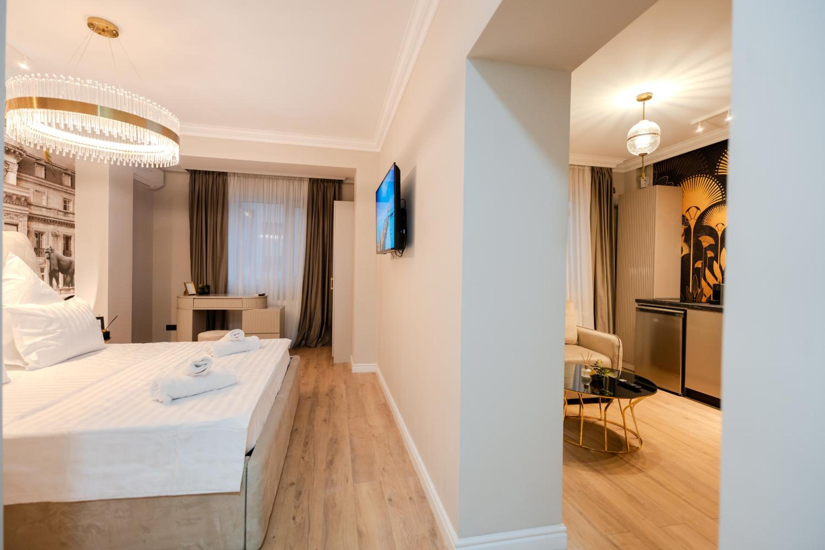 Urban Jungle Apartment by Blvd 44B1 - Free Parking