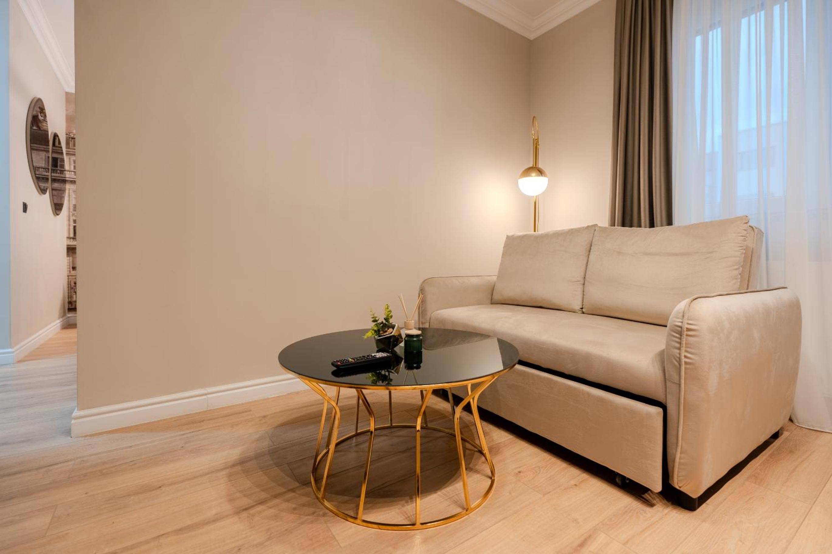 Urban Jungle Apartment by Blvd 44B1 - Free Parking