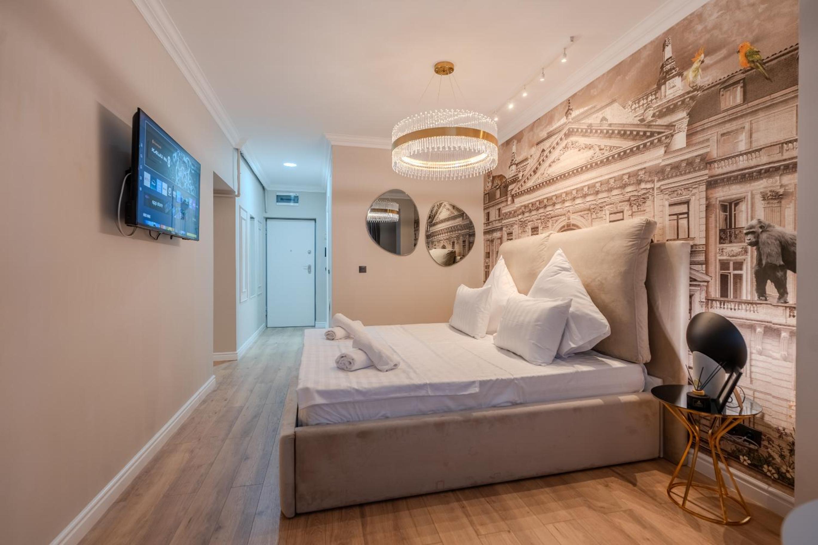 Urban Jungle Apartment by Blvd 44B1 - Free Parking