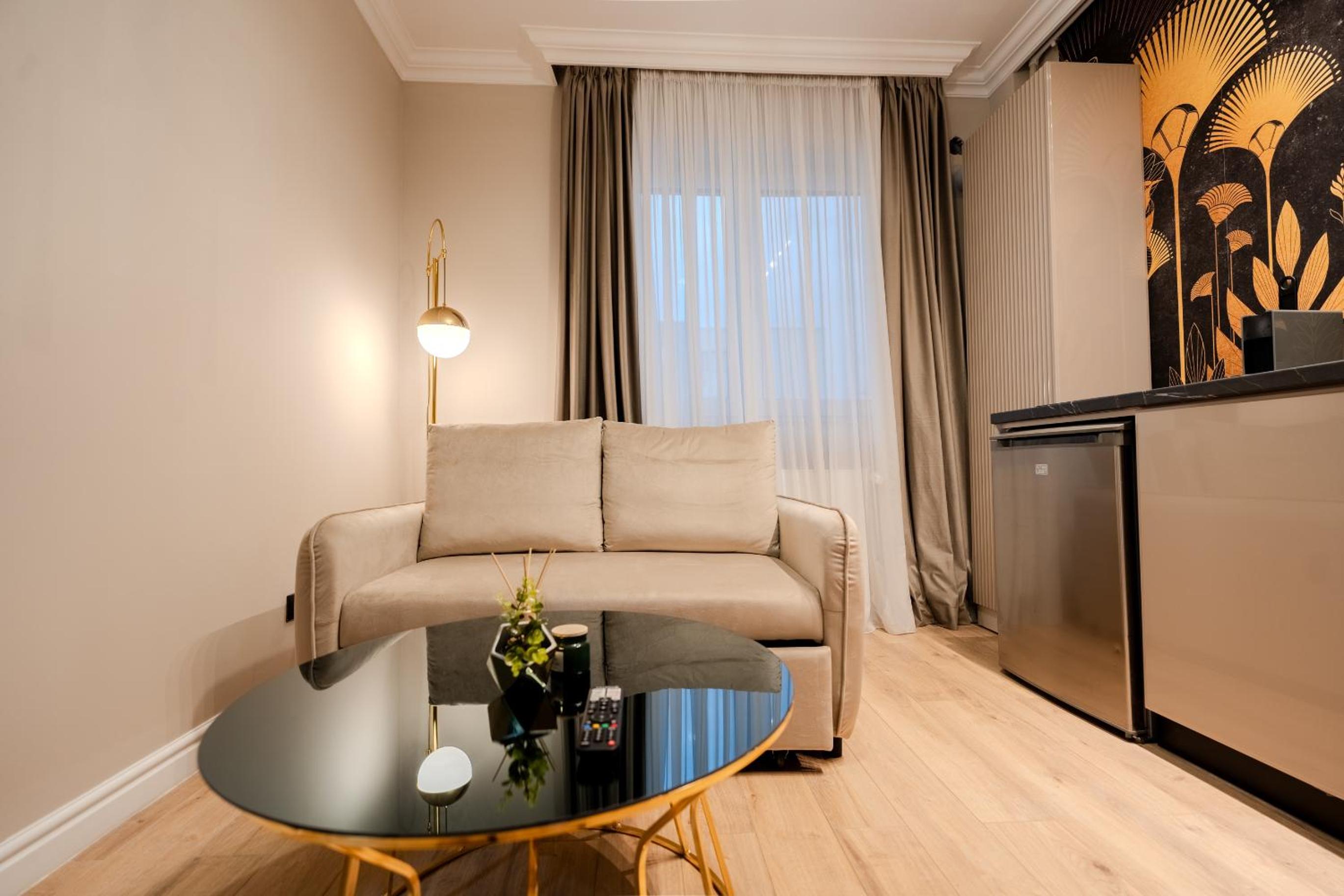 Urban Jungle Apartment by Blvd 44B1 - Free Parking