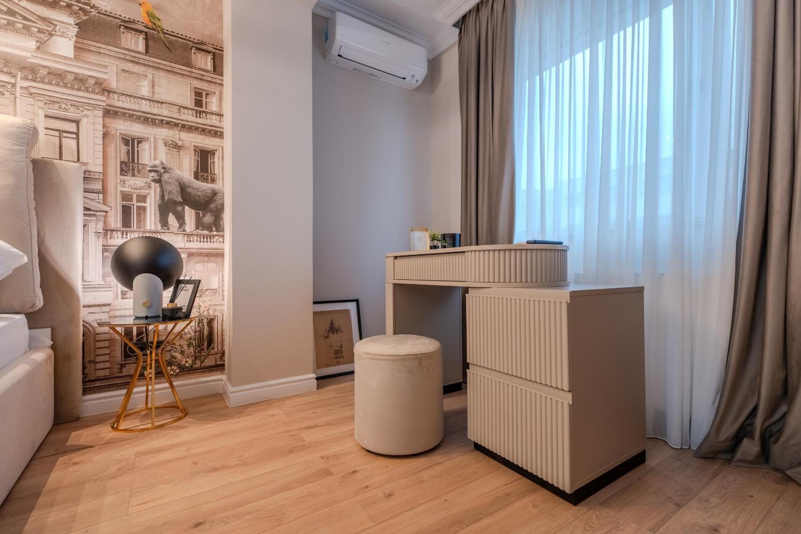 Urban Jungle Apartment by Blvd 44B1 - Free Parking