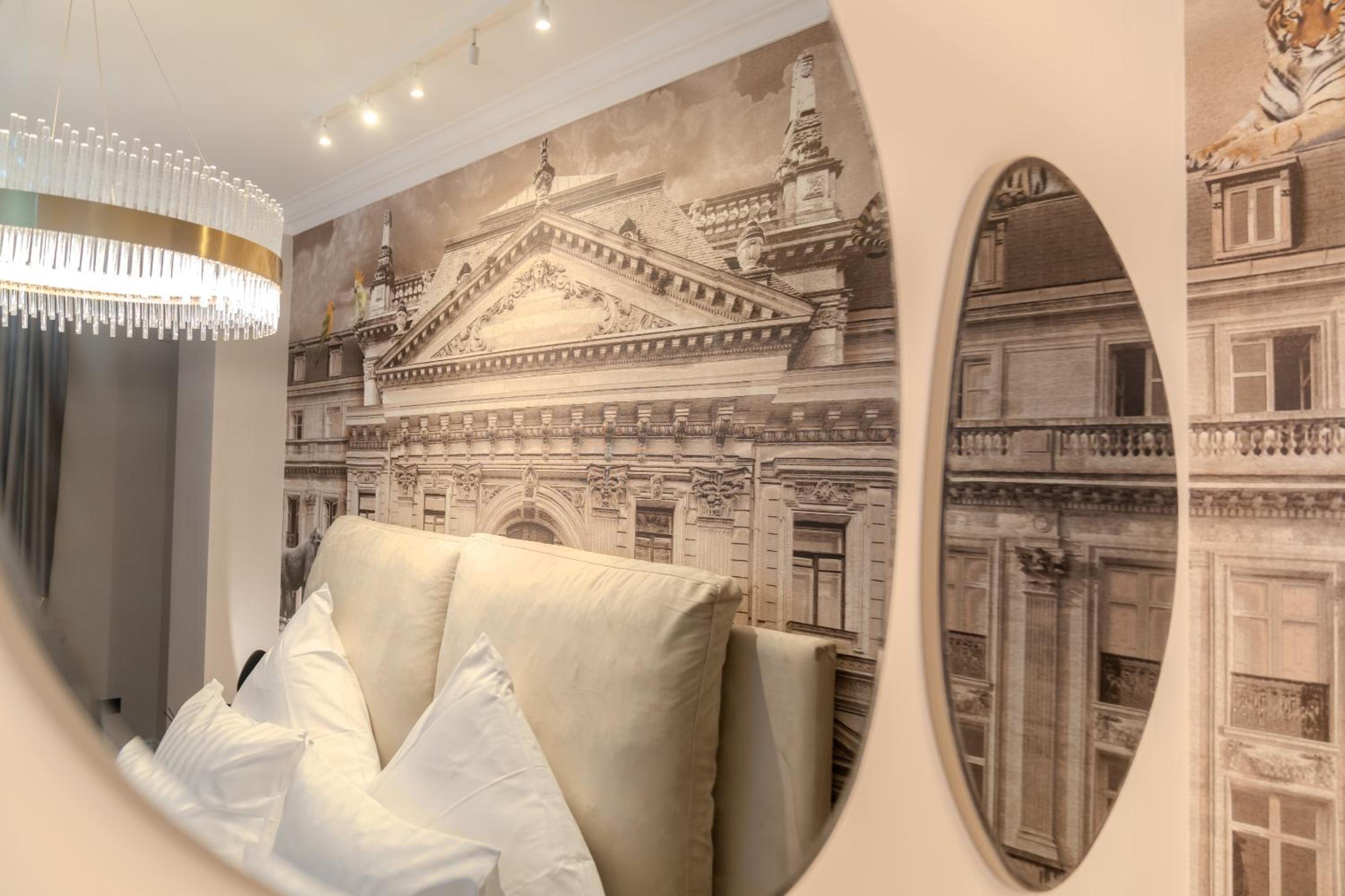 Urban Jungle Apartment by Blvd 44B1 - Free Parking