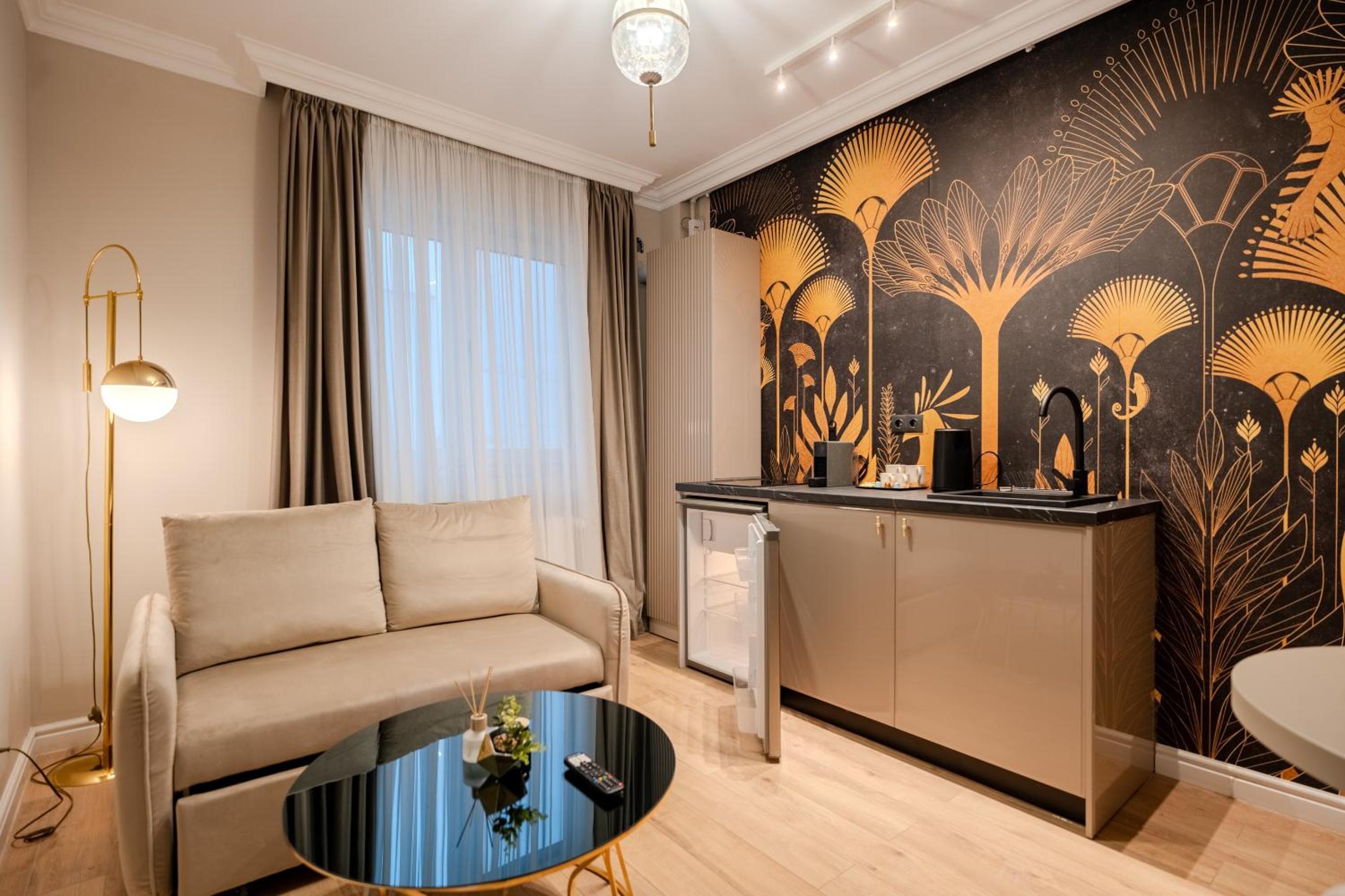 Urban Jungle Apartment by Blvd 44B1 - Free Parking