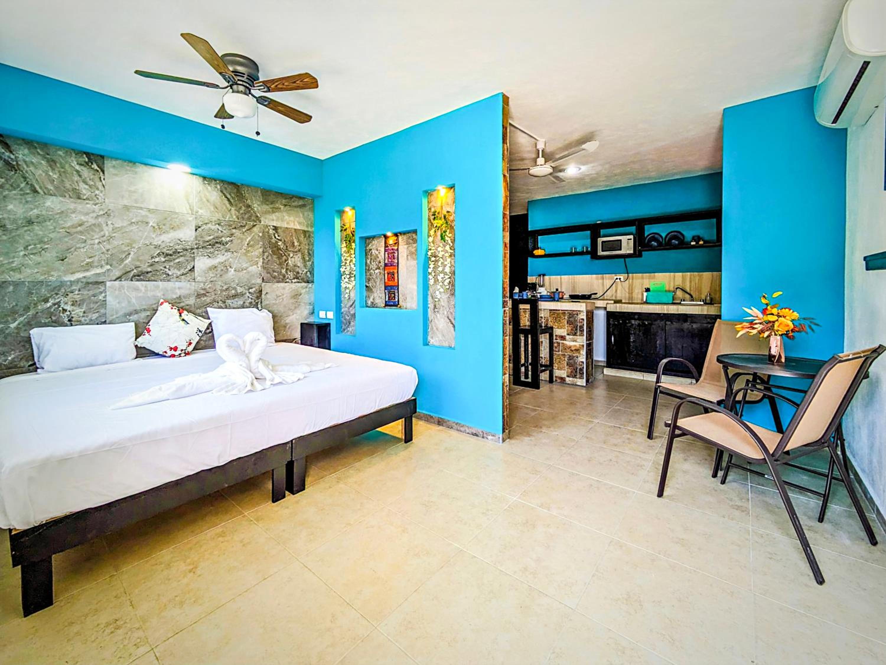 Spacious Family Stay Two Private Apartments 5 Minute Walk to Beach Sleeps 8 Top Rated Host 5B6B
