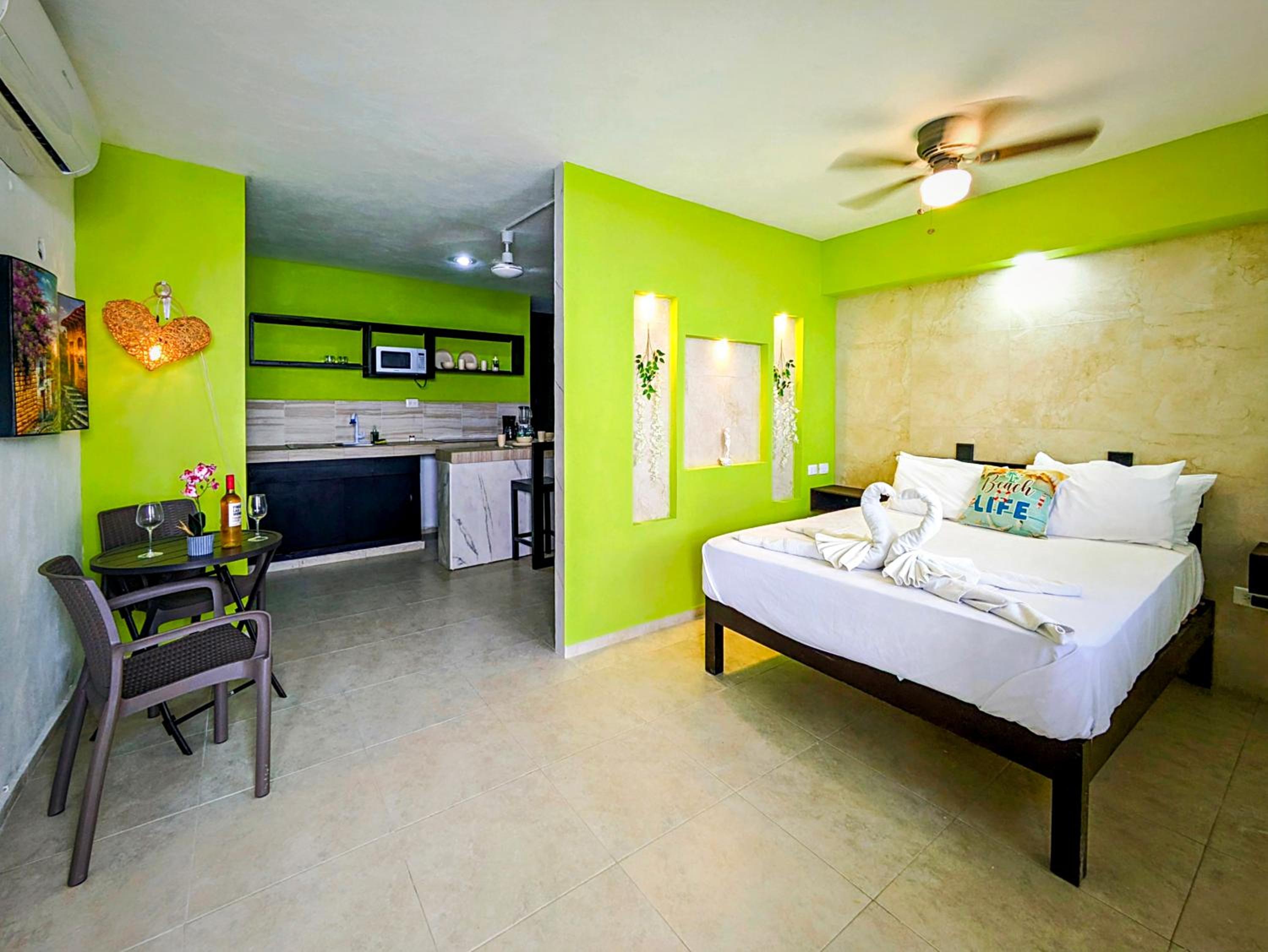 Family Escape 2 Private Apartments Sleeps 8 500m Beach Kitchen AC Value Stay Top Rated Host 1B4A