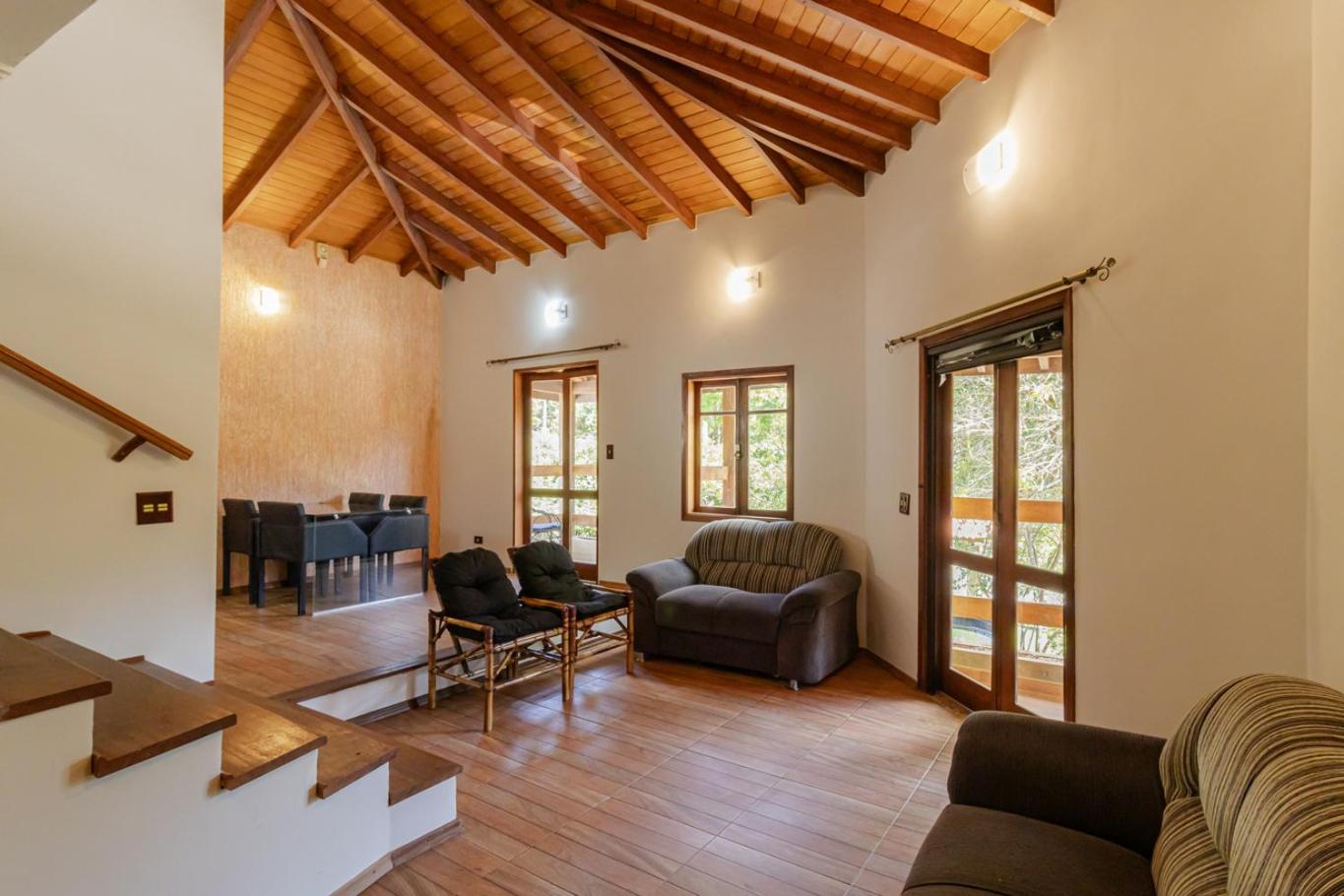 Casa com Piscina, Salao de jogos e Churrasqueira