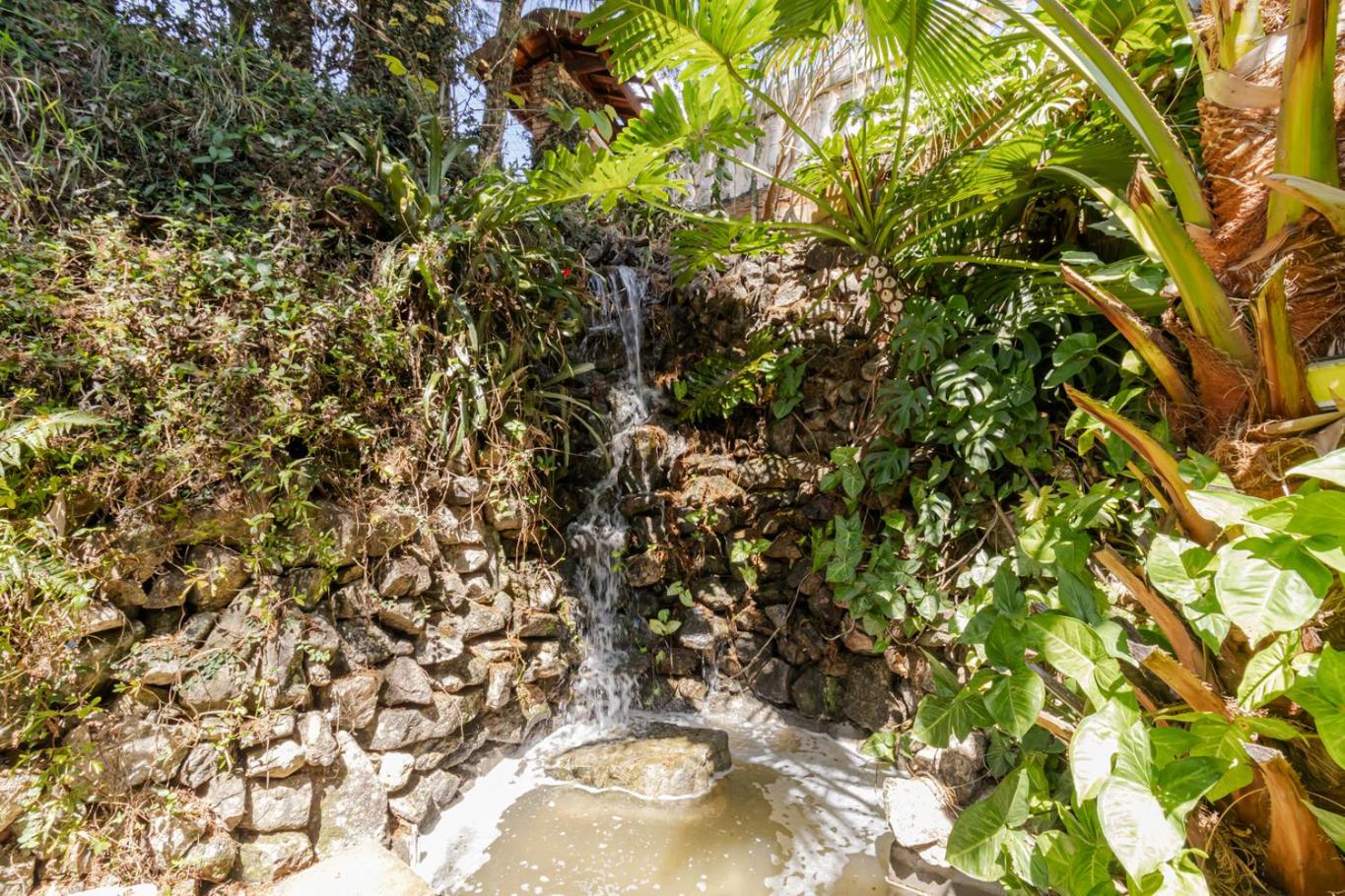 Casa com Piscina, Salao de jogos e Churrasqueira