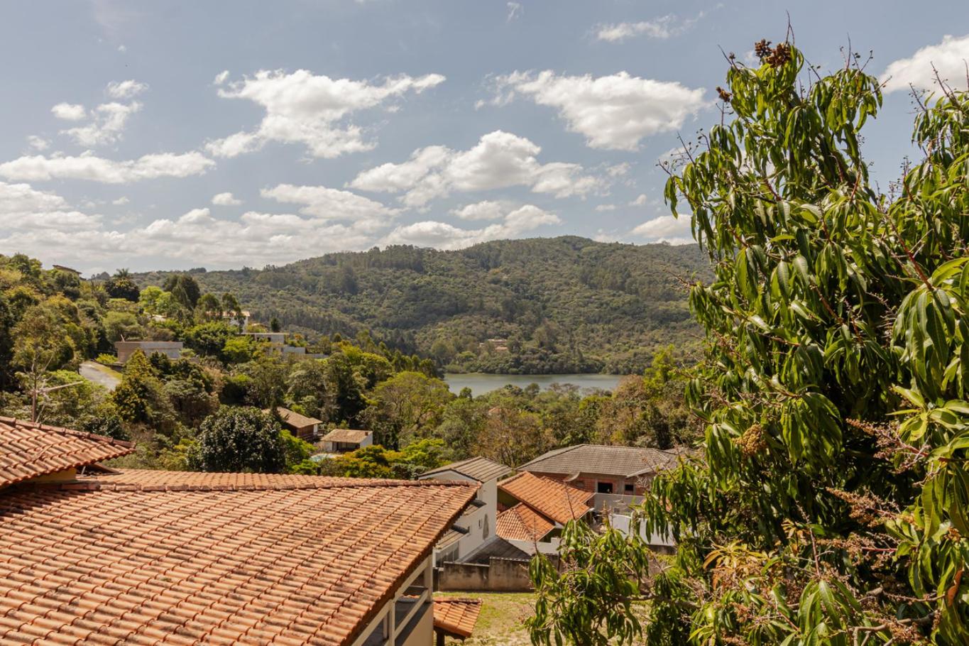 Casa com Piscina, Salao de jogos e Churrasqueira