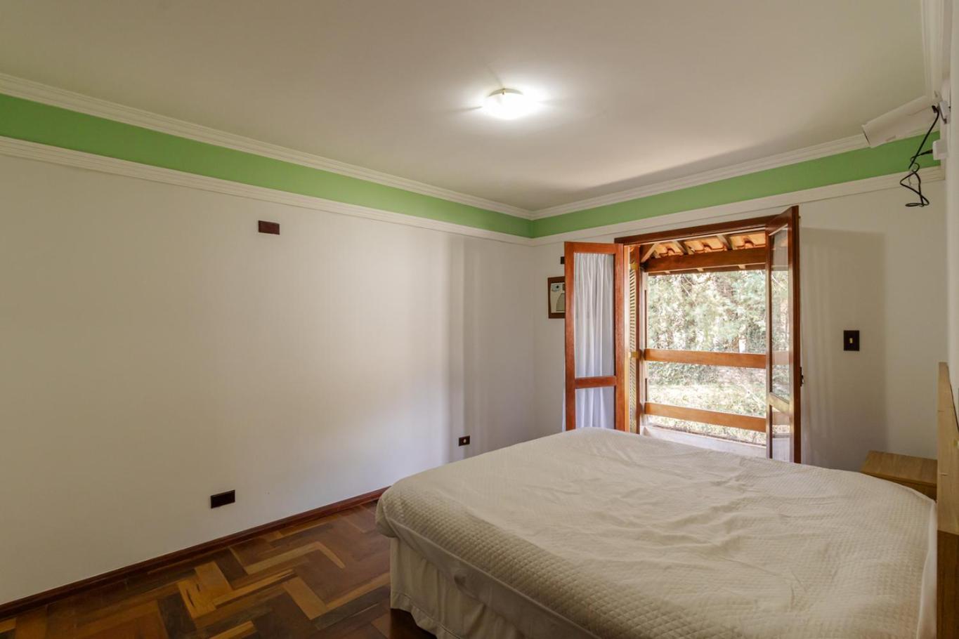 Casa com Piscina, Salao de jogos e Churrasqueira