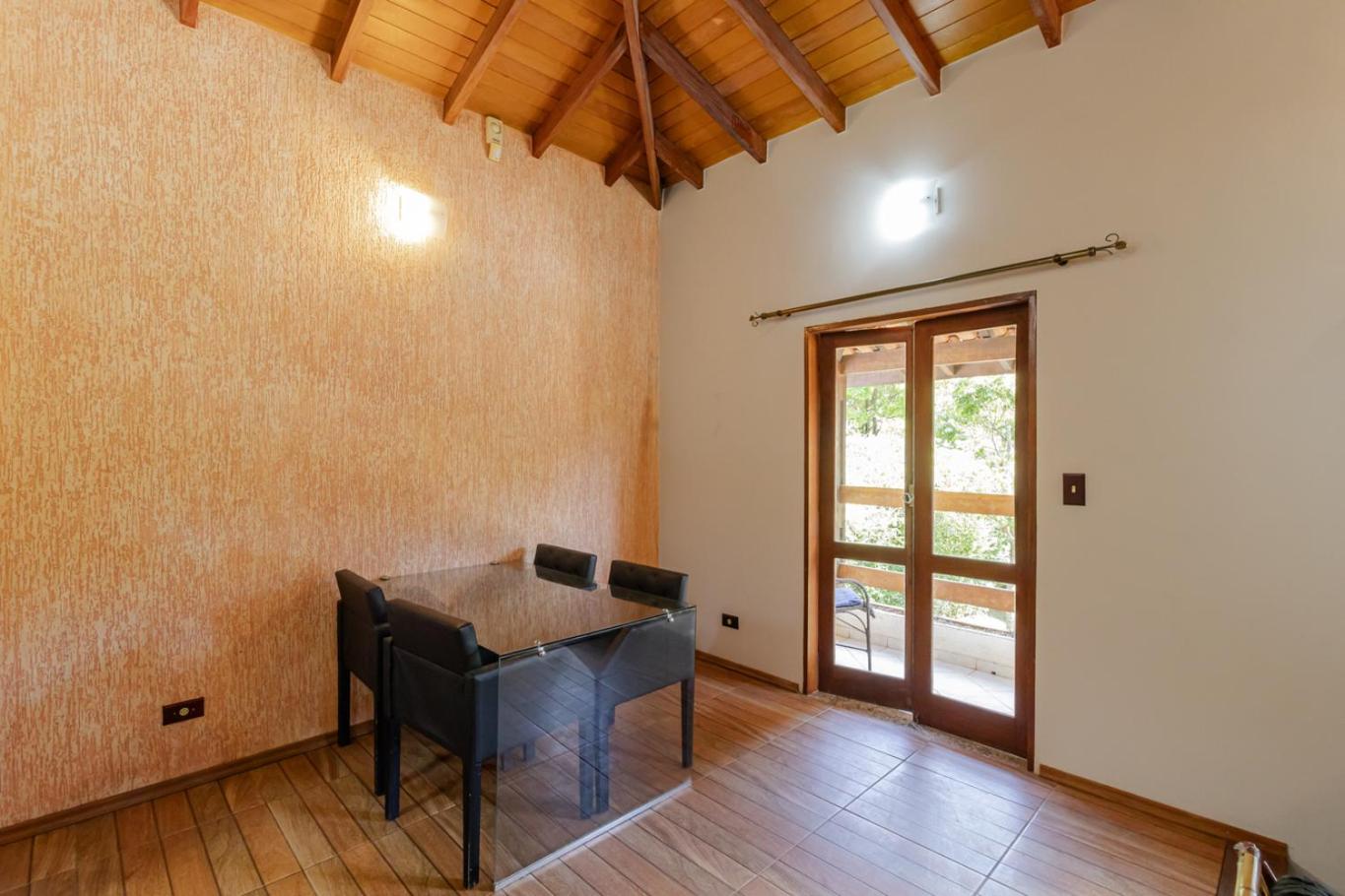 Casa com Piscina, Salao de jogos e Churrasqueira