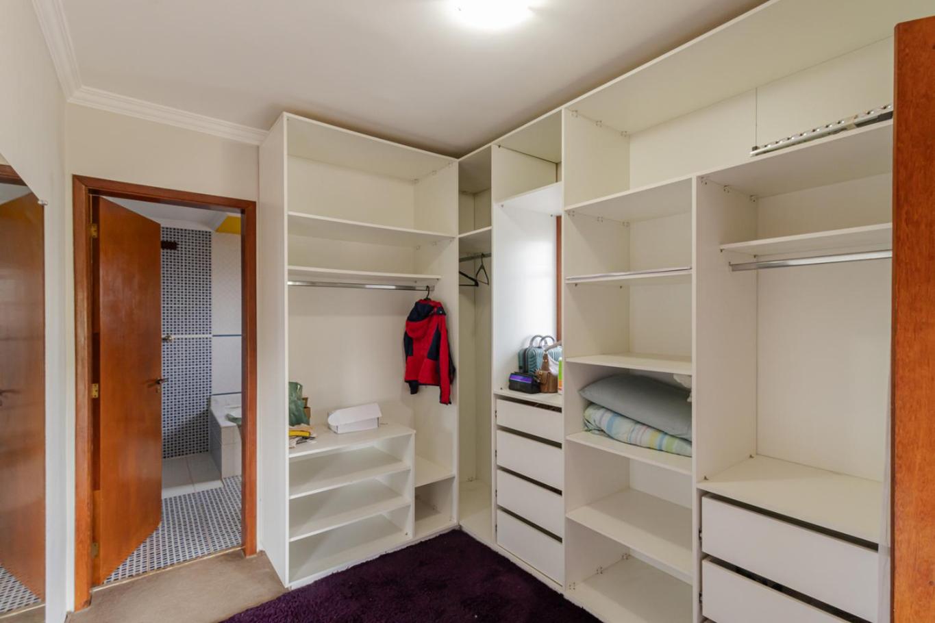 Casa com Piscina, Salao de jogos e Churrasqueira