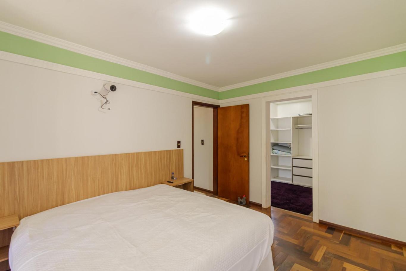 Casa com Piscina, Salao de jogos e Churrasqueira