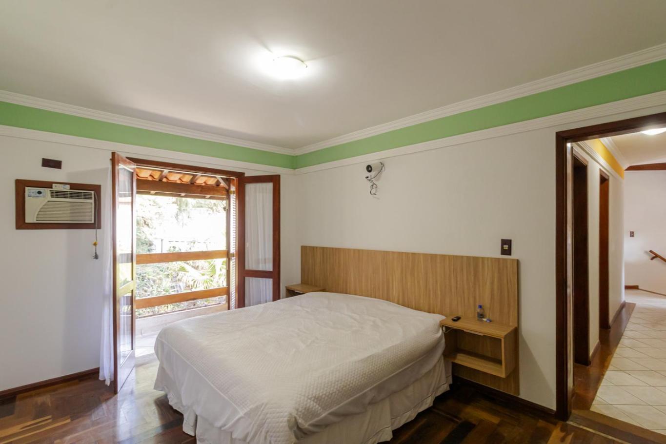 Casa com Piscina, Salao de jogos e Churrasqueira