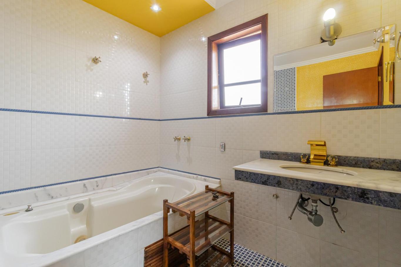 Casa com Piscina, Salao de jogos e Churrasqueira
