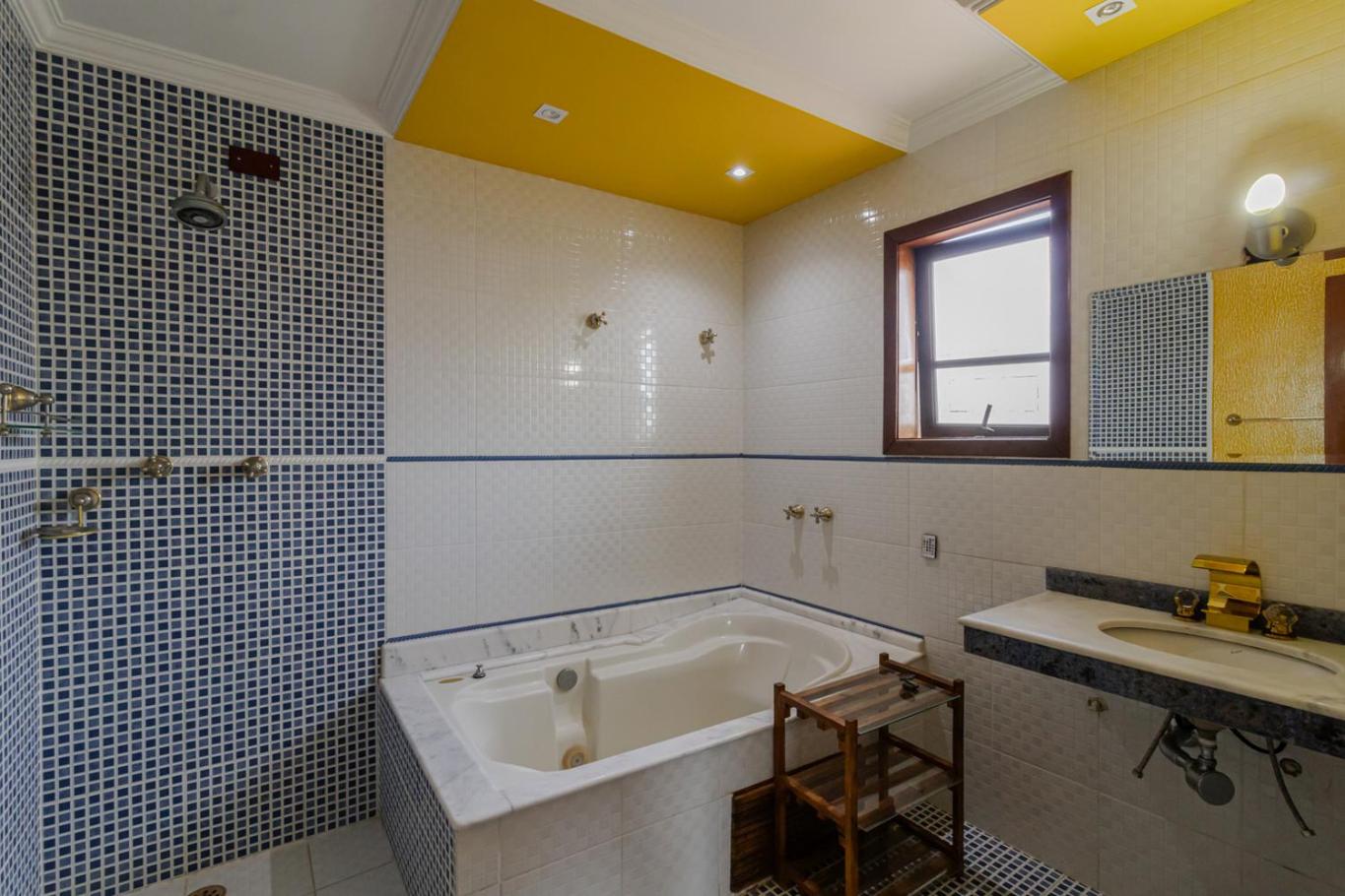 Casa com Piscina, Salao de jogos e Churrasqueira